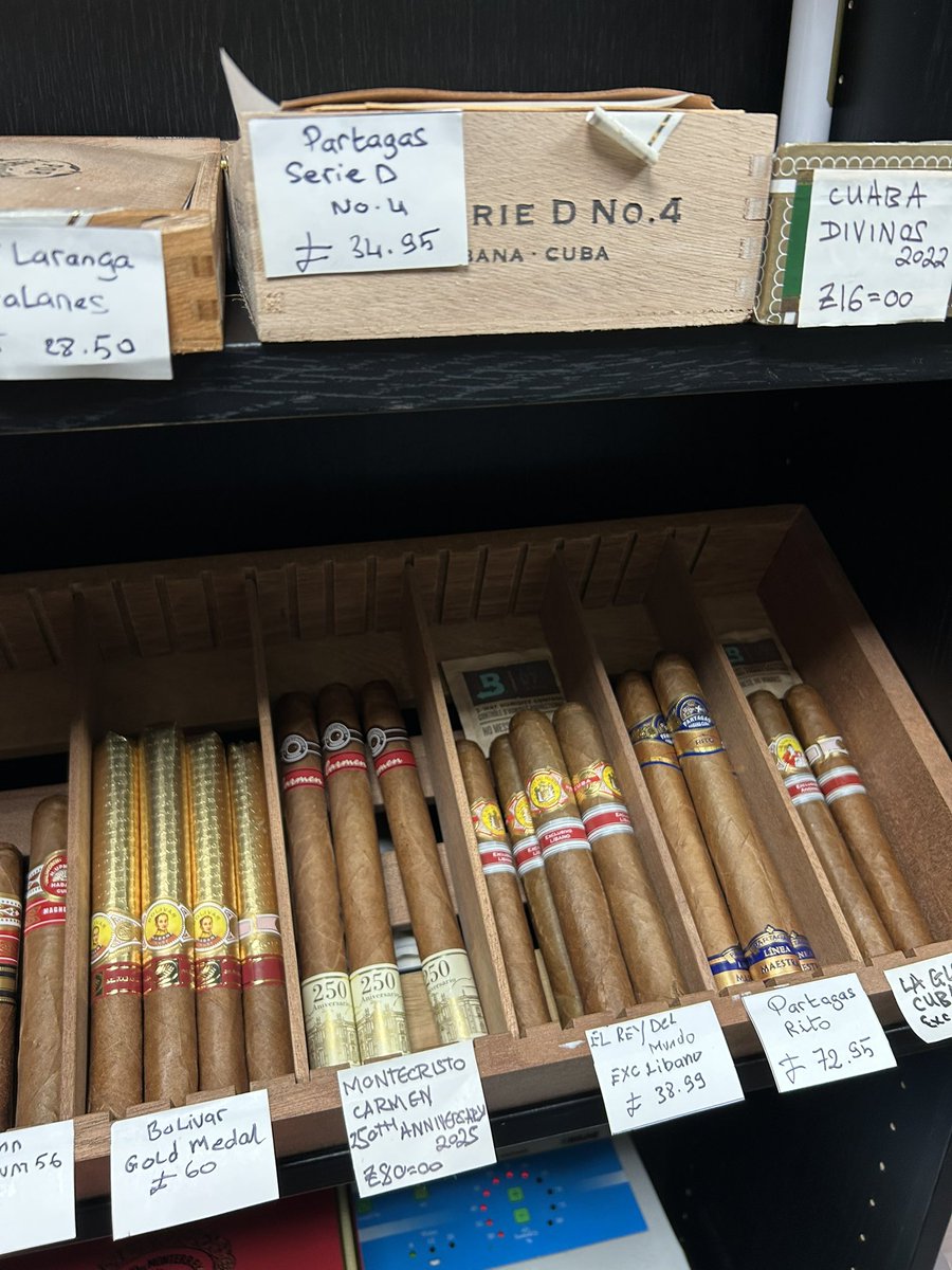 ldncigarsmoker's tweet photo. Inside the walk-in humidor #TheCigarRoom #Hove https://t.co/SvV0ENiLID