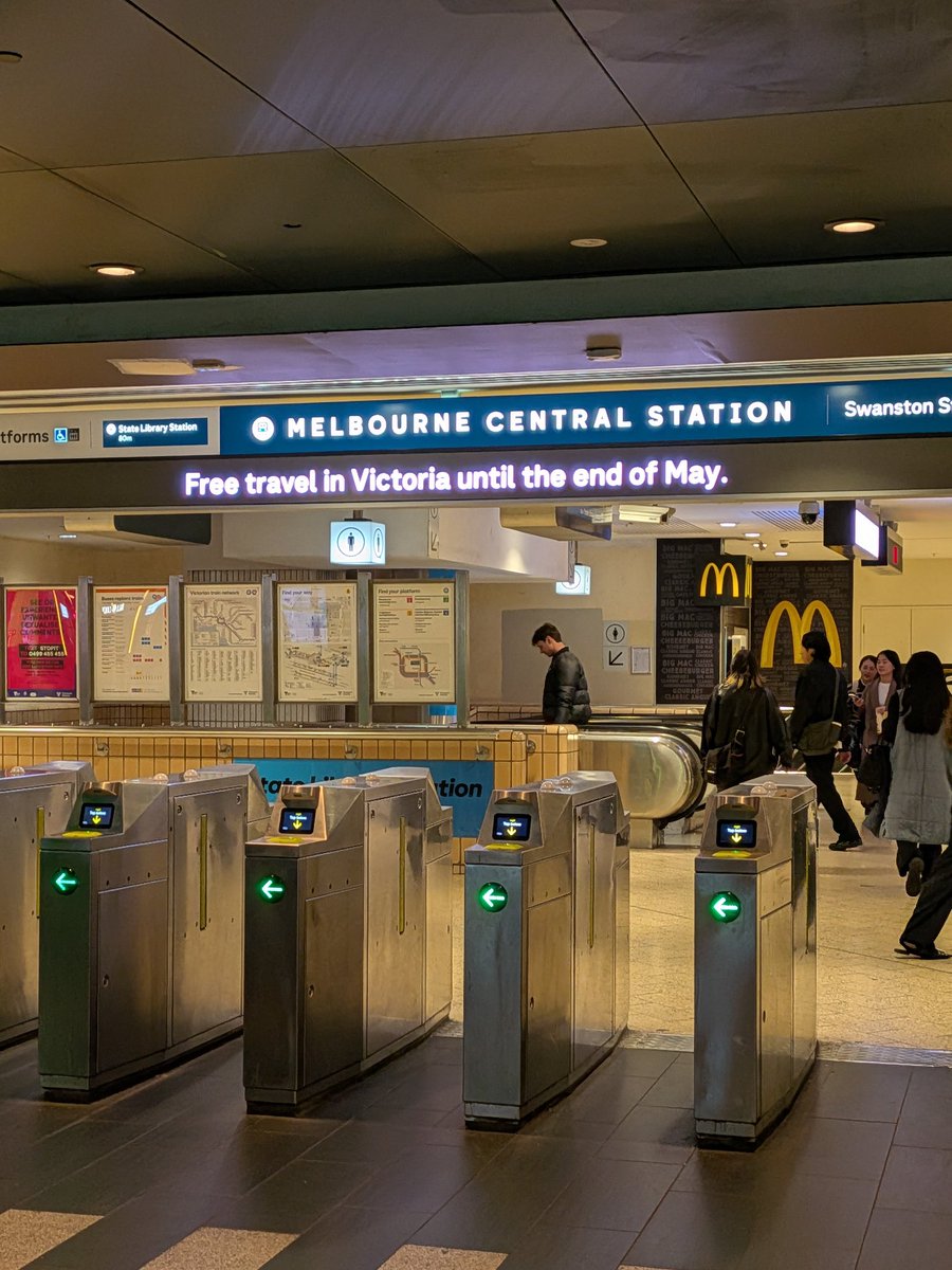 ZorbaJW303's tweet photo. Due to a surge in global fuel and petrol prices, public transport is free for everyone in Melbourne until the end of the month.

Just wow, my mind is blown away!🤯 https://t.co/yOXzNrIWts