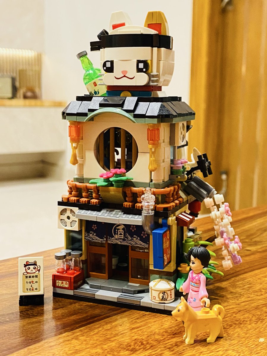 HeyTanmay's tweet photo. can’t stop obsessing over this cutie ramen shop…even the cat 🥹 https://t.co/SnJBWsQEli