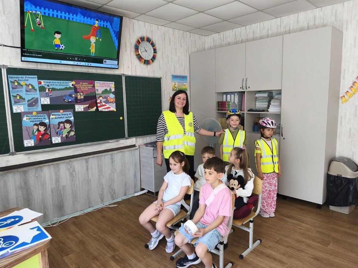 MRSMoldova's tweet photo. As part of #RoadSafetyWeek, Students in the first grade of High School participated in a special lesson dedicated to traffic rules.#CommitToAct2026 #MakeWalkingSafe #MakeCyclingSafe @fia @FIARegionI @EASSTransport @RoadSafetyNGOs
@EaP_RSO @iRAPSavingLives https://t.co/r6uyjaWokz
