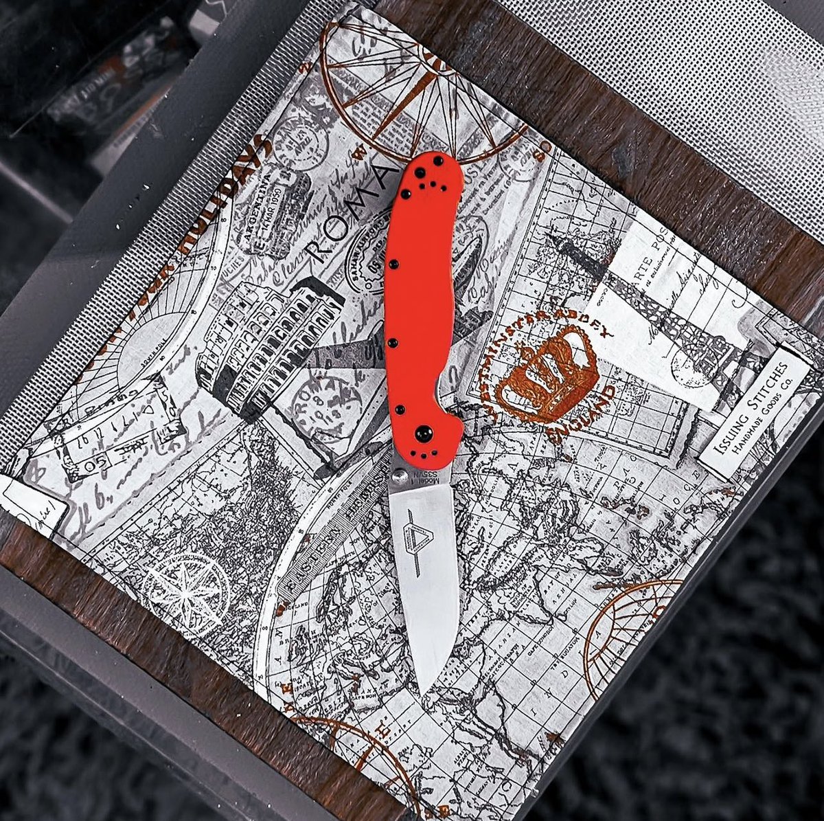 OntarioKnife's tweet photo. Stand out, look bold, perform better! The #REDRAT1 is the perfect combination of style and material. 👌🏽🔪🐀 
📸: @myknifejourney 

#OntarioKnifeCompany #EDC #RATFolder #pocketknife https://t.co/lqGfc8hcA1
