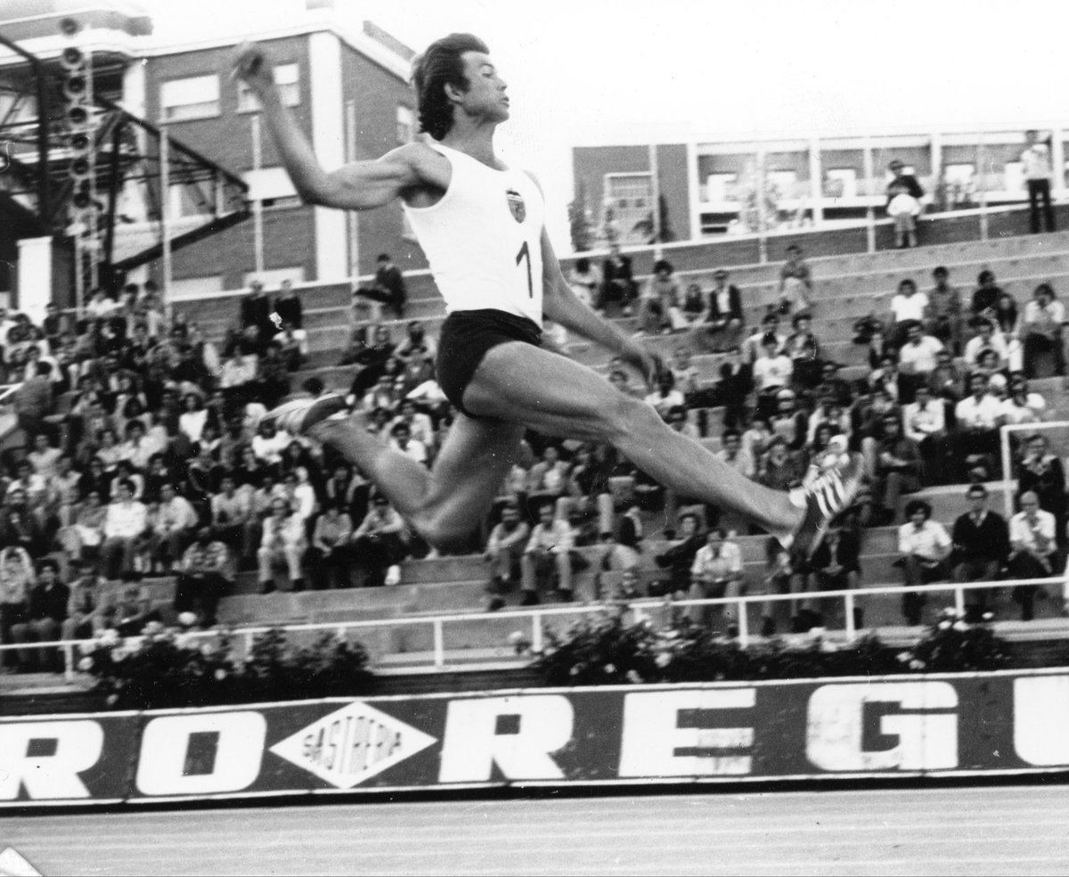ValenciaCAes's tweet photo. SE CUMPLEN 50 AÑOS DEL 8,01 LOGRADO POR RAFA BLANQUER (Madrid, 27/05/1976). Fue el primer atleta español de la historia en sobrepasar la barrera de los ocho metros en Salto de Longitud. Y se produjo en el mítico Estadio Vallehermoso de la capital de España. https://t.co/rEOFwIy6oH