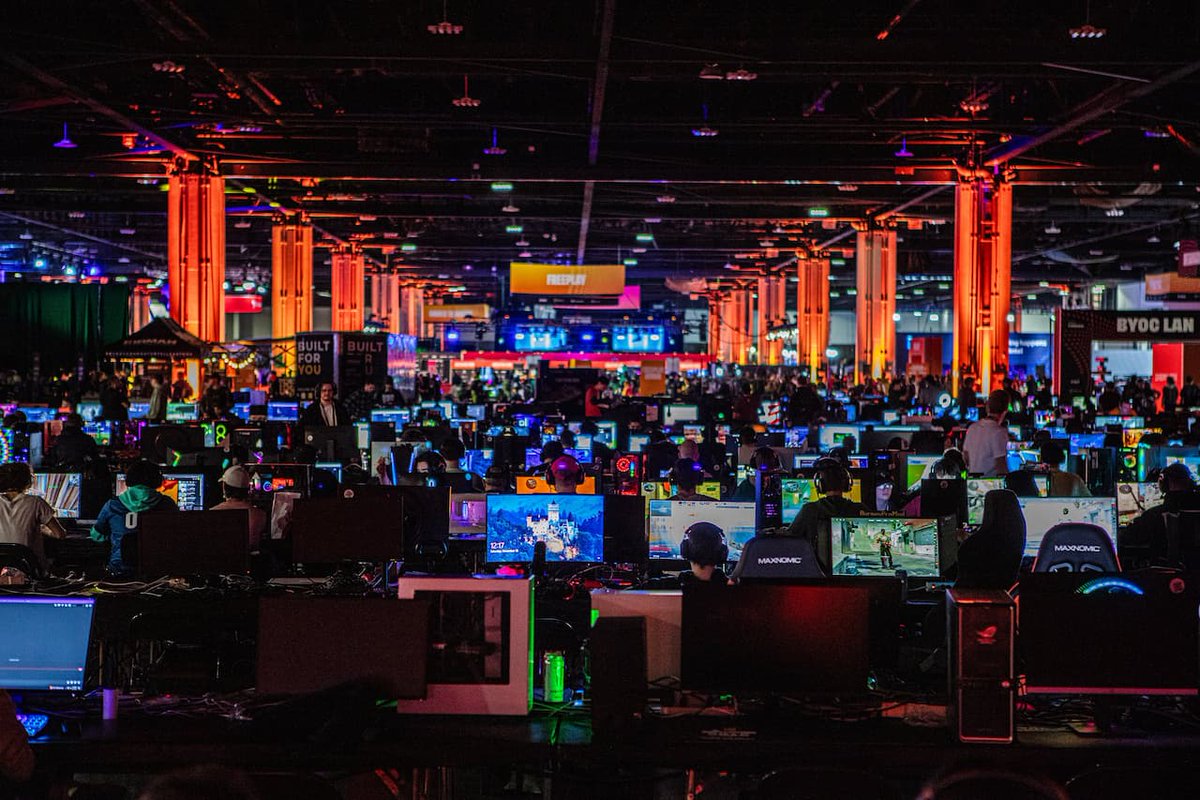 theesportsradar's tweet photo. @DreamHack is ending its BYOC (Bring Your Own Computer) LAN component after reporting that less than 10% of attendees globally brought their own PCs in 2025.

Full story in comments. https://t.co/gk47bCcUbV