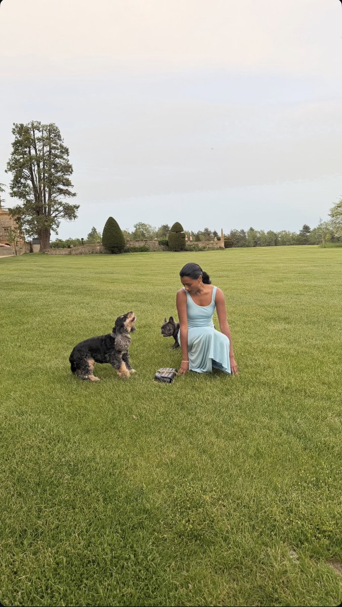 simoneashbr's tweet photo. Simone e Myla 🥹🩵

📸 | Simone Ashley no Instagram https://t.co/RKMAcsuF7Z