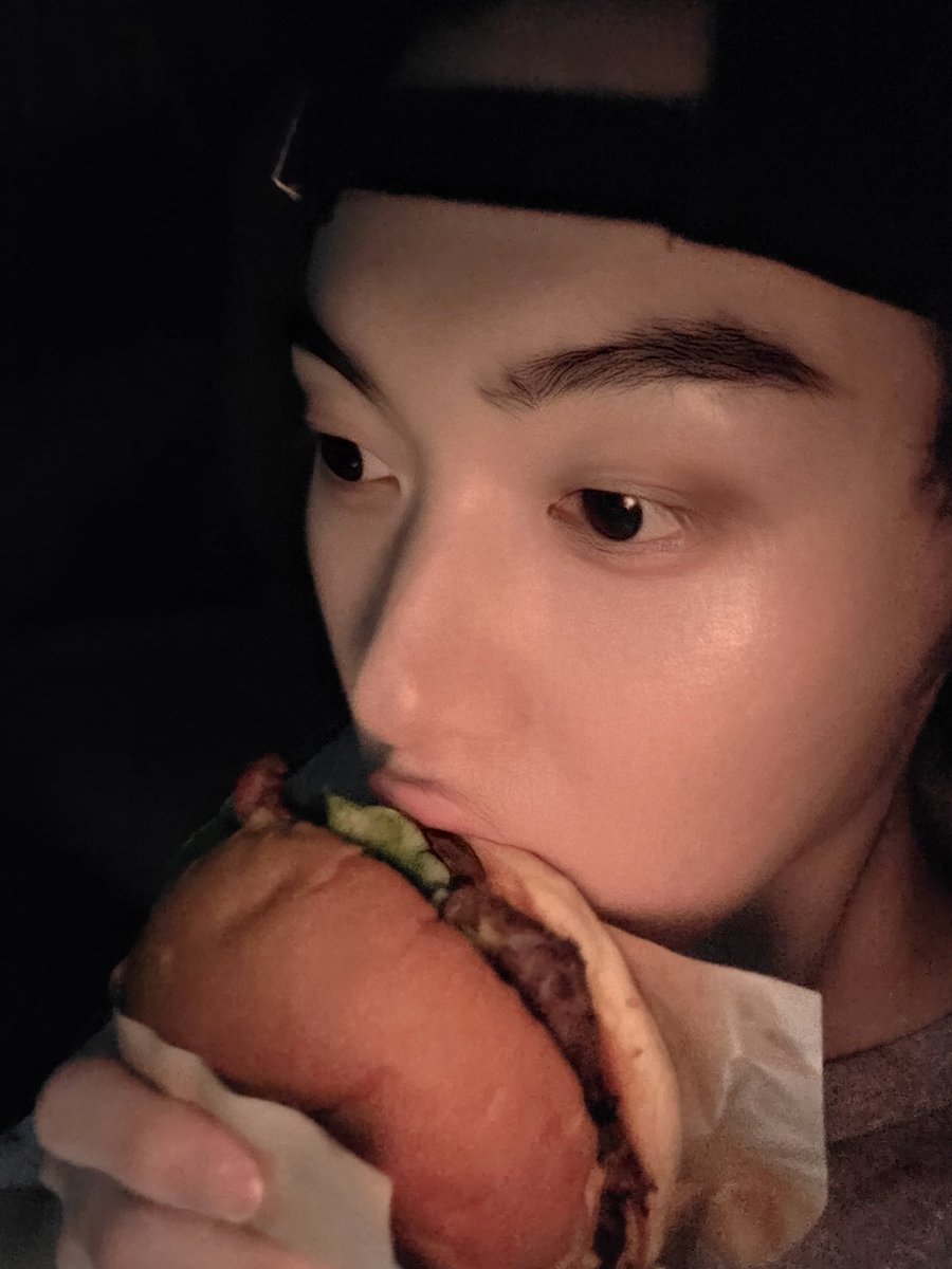 YOONSANHA_offcl's tweet photo. [💬]

에너지 충전 뇸!

#윤산하 #YOONSANHA https://t.co/W5uFnFpJVm