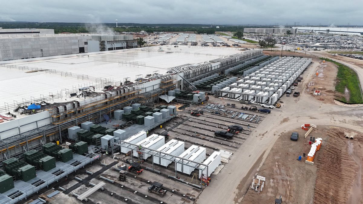 JoeTegtmeyer's tweet photo. Cortex 2 at Giga Texas is getting more Megapacks delivered and being installed along the W side of the facility. 18 more packaged Megapacks have just been delivered to the site, with 8 of these placed on their permanent beam and pier supports.

The initial ~130 were installed a couple of months ago as phase 1 of this installation and now with all transformers placed on platforms, it looks like the next step is to accept delivery of more electronic cabinets and Megapacks plus cable trays over the parapet wall to finish out Phase 2 adn what will eventually be a ~250 - 260 BESS system to support this AI Datacenter. 

Giga Texas itself will have close to 400 Megapacks installed in three different locations once the Cortex 2 site is completed.