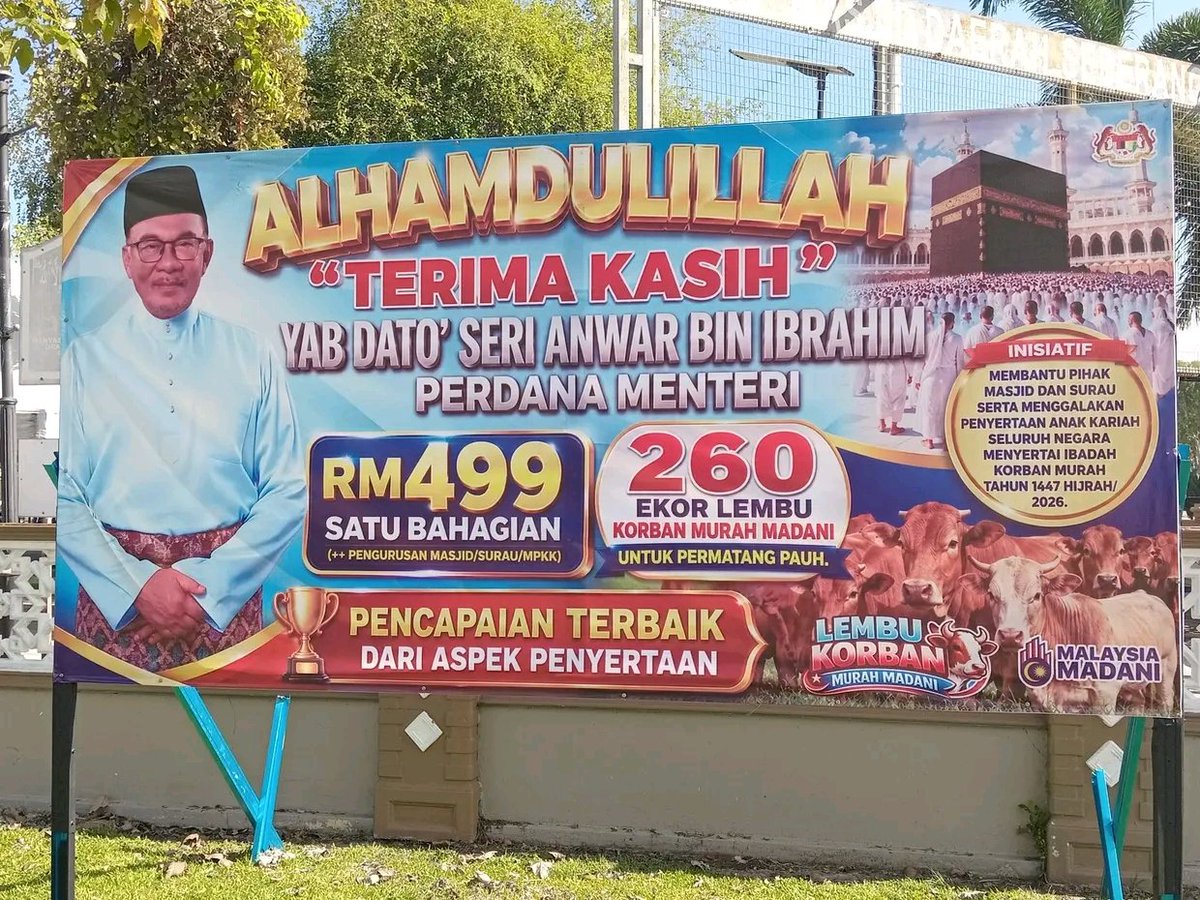 milosuam's tweet photo. Isu 260 ekor lembu korban di Permatang Pauh, jawapan ada dalam banner ni. 260 ekor lembu murah disediakan, siapa nak korban boleh bayar RM499 satu bahagian. Harga tempat lain, contohnya tempat aku RM850 satu bahagian. Buruk betul perangai, ibadah Qurban dijadikan isu politik. https://t.co/gqEFrVYPu9