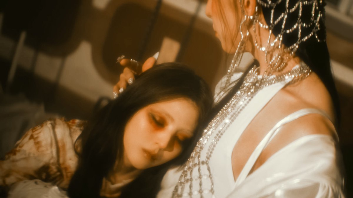 dreamsohee's tweet photo. “from before filming even began until the very last moment, xlov taught me so much and made me feel deep emotions 🦋 i'll sincerely be cheering on the countless worlds and brilliant moments you’ll create from here on out. wumuti, rui, hyun, haru, fighting!” https://t.co/i6SLUk95OY