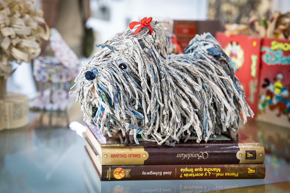 brmu's tweet photo. 📢 Aún estáis a tiempo para ver “Un mundo de papel” --> una exposición donde los libros viven una nueva 🔁 vida.

¡Y donde podéis encontrar una réplica de la Biblioteca Regional! 🥰 https://t.co/U4oD7P0zvx