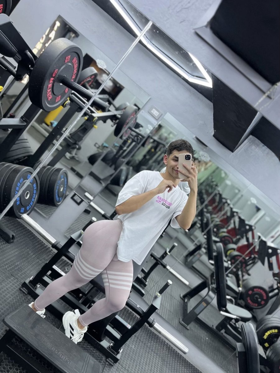 Alexboom121's tweet photo. Leg day never disappoints 🍑
 #glutes #gaytwink #legday
#gymgay #bubblebutt https://t.co/LiZhpsYdNc