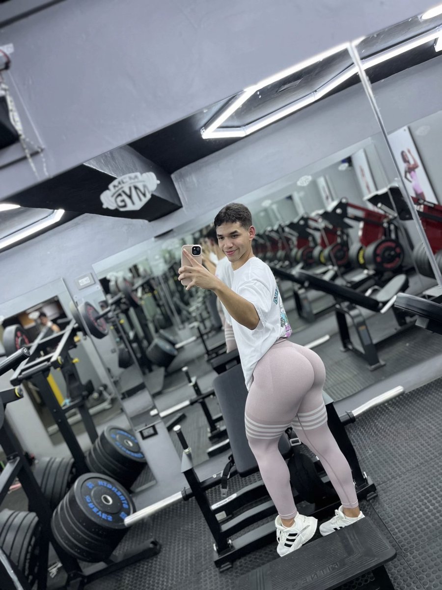 Alexboom121's tweet photo. Leg day never disappoints 🍑
 #glutes #gaytwink #legday
#gymgay #bubblebutt https://t.co/LiZhpsYdNc