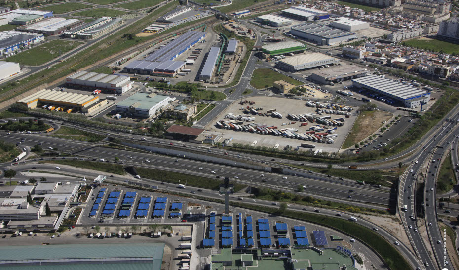 EnergiaAnd's tweet photo. Publicados en #BOJA los formularios de solicitud de ayudas para la mejora energética de espacios productivos.🏭
Los incentivos, cofinanciados con 🇪🇺#FEDER y gestionados por la Agencia Andaluza de la Energía, podrán pedirse desde el 16 de junio.
#INCEA
📰https://t.co/GrPYTNr7sL https://t.co/D1l5M1sxn1