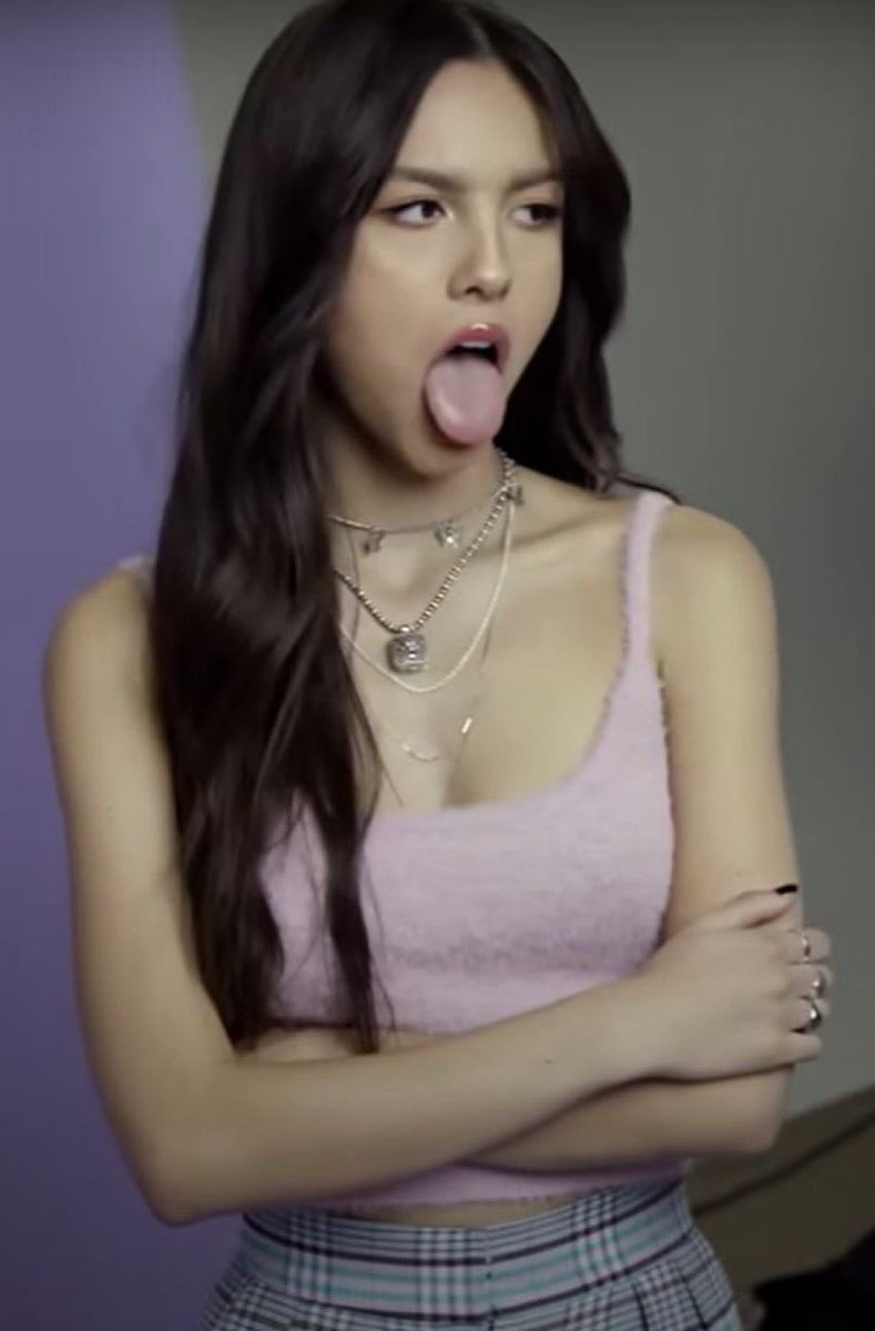 popthirster tweet media