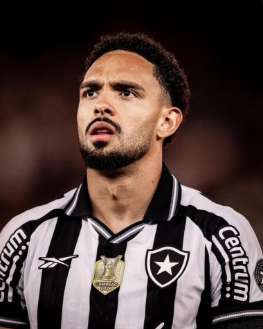 pibesdebotafogo's tweet photo. Bom dia!
Vencemos né? Melhor campanha geral e tal, maneiro

Mas eu preciso dizer que eu não aguento mais ver esse ser aqui vestindo a camisa do Botafogo
ELE PRECISA IR EMBORA!

Ele e outros, claro, mas esse cara aqui me dá NOJO! https://t.co/6MuOuZGCqv