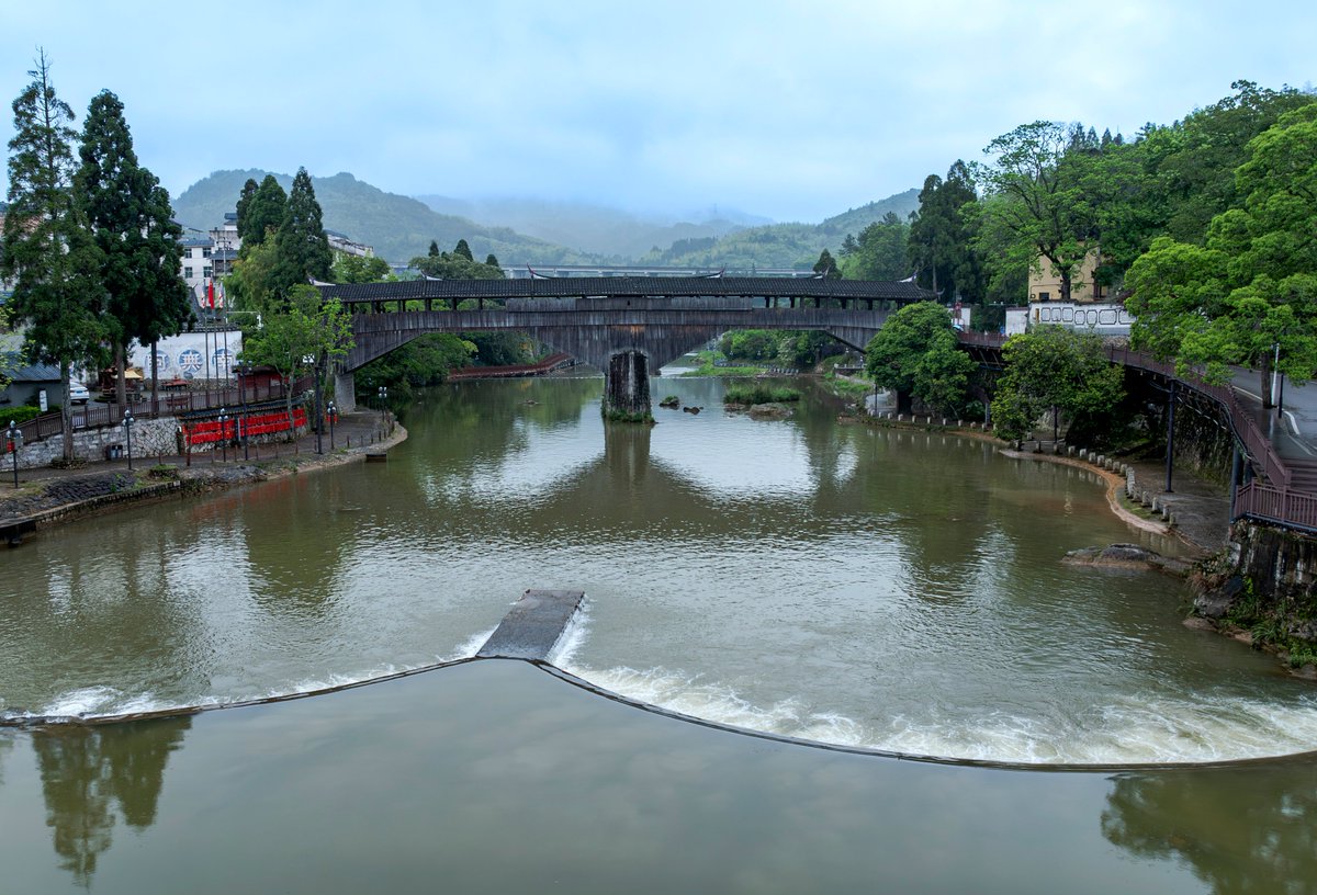 中国の「木拱廊橋」（屋根付き木造アーチ橋）は古い歴史を持つ独特の