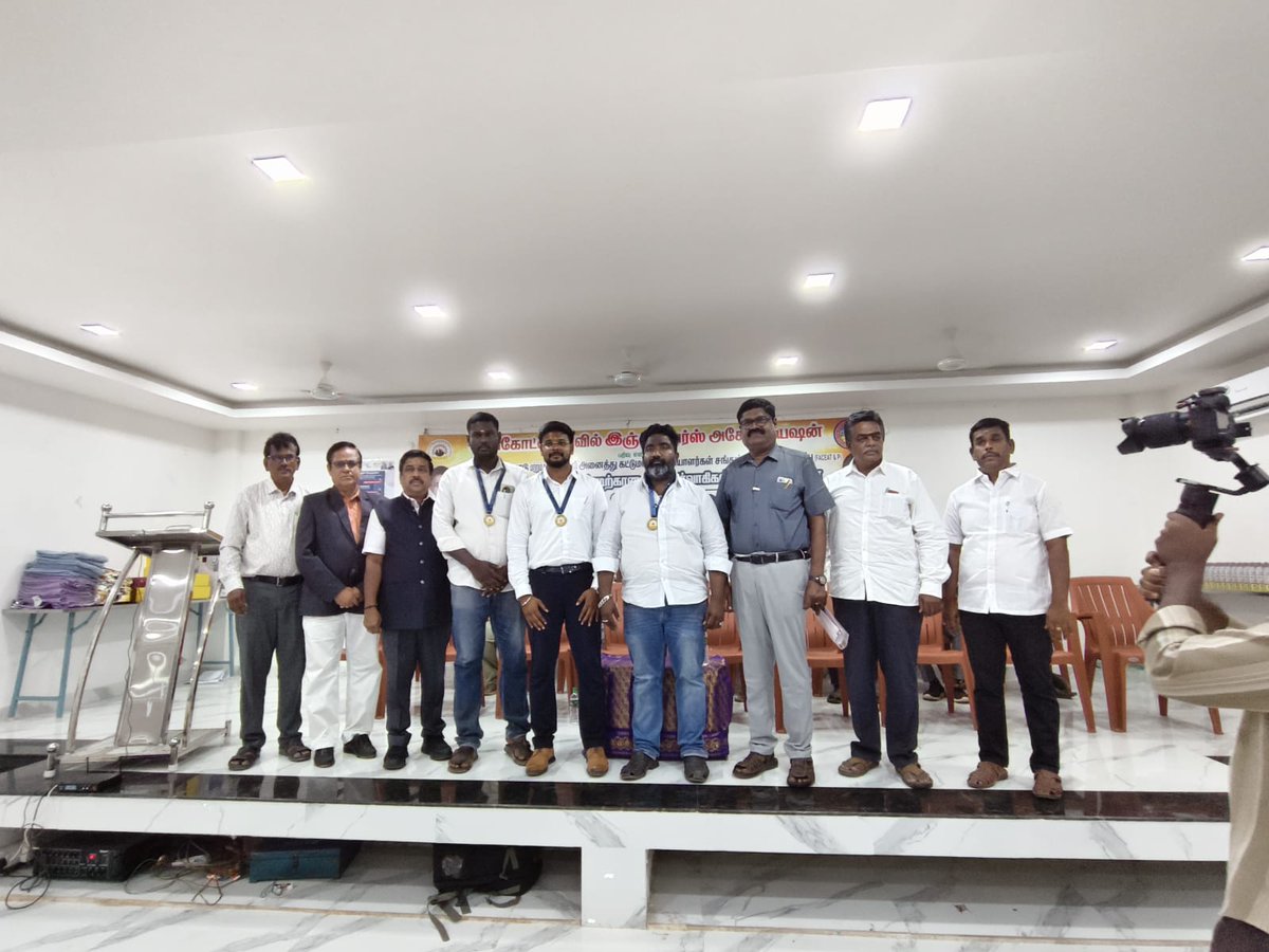 faceat_official's tweet photo. தேவகோட்டை சிவில் இஞ்சினியர்ஸ் அசோசியேஷன் (மண்டலம் 9) புதிய நிர்வாகிகள் பணியேற்பு விழா மிகுந்த உற்சாகத்துடன் நடைபெற்றது

சங்கம் மேலும் பல சாதனைகள் படைத்து, கட்டுமானத் துறையின் வளர்ச்சிக்கும் பொறியாளர்களின் நலனுக்கும் புதிய பாதைகளை உருவாக்க வாழ்த்துக்கள்

#Devakottai #FACEATP https://t.co/TUfathhF3u