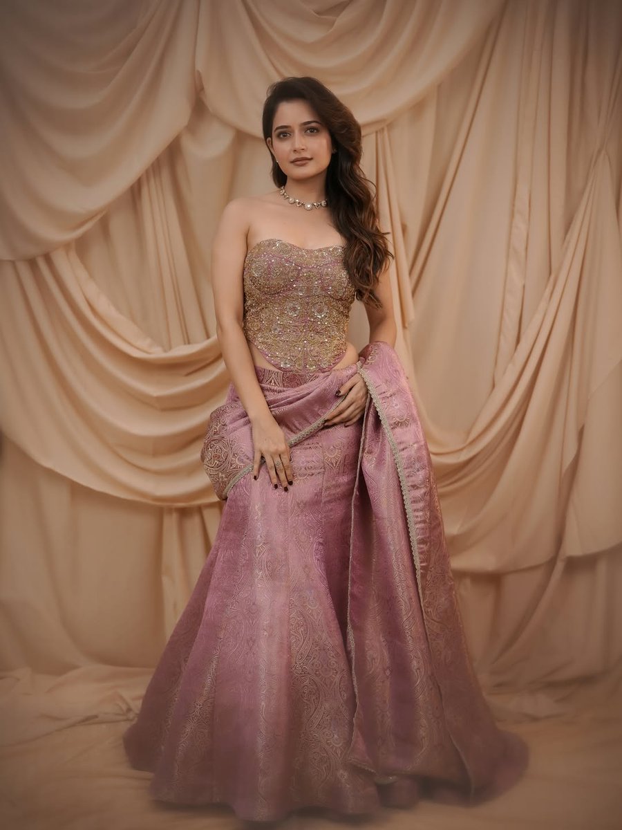 ActressDynamic's tweet photo. Ashika Ranganath ✨️🌸

#Ashika #AshikaRanganath https://t.co/ofgs0bWI8d