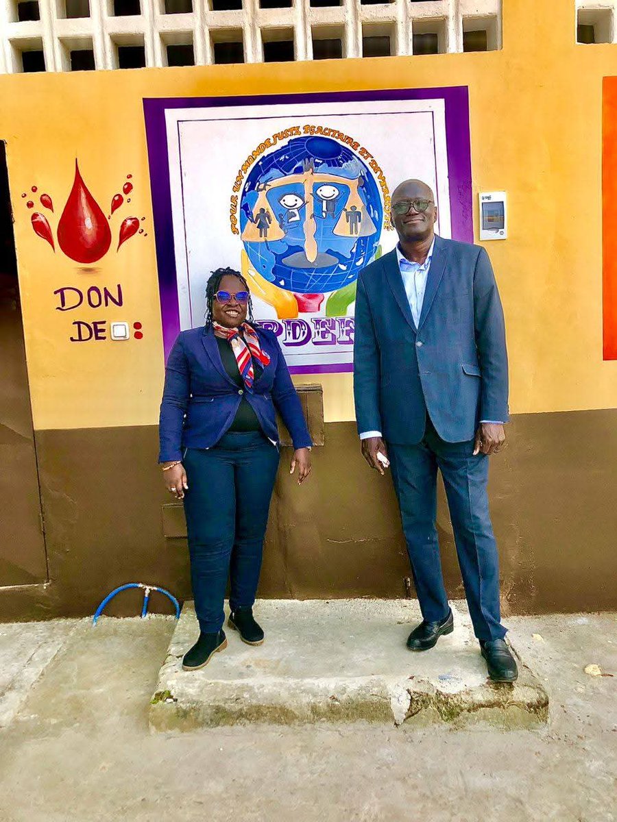 cpdefm_ong's tweet photo. PROJET SANG & REHABILITATION - REDONNER SA DIGNITÉ MENSTRUELLE AUX FEMMES ET AUX JEUNES FILLES
Parce que la #Dignité_Menstruelle commence par l'accès à des #toilettes #Saines pour les filles et jeunes filles, et que la problématique des toilettes insalubres et délabrés...👇🏾
1/7 https://t.co/YlfTlsvqjE