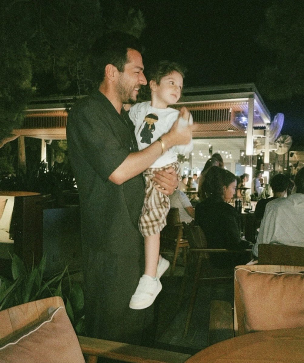 dshvklnsk's tweet photo. mutlu bir aile tatilde❤️‍🔥27.05.2026
#MuratYıldırım #güllervegünahlar https://t.co/mI5ia8XOVG