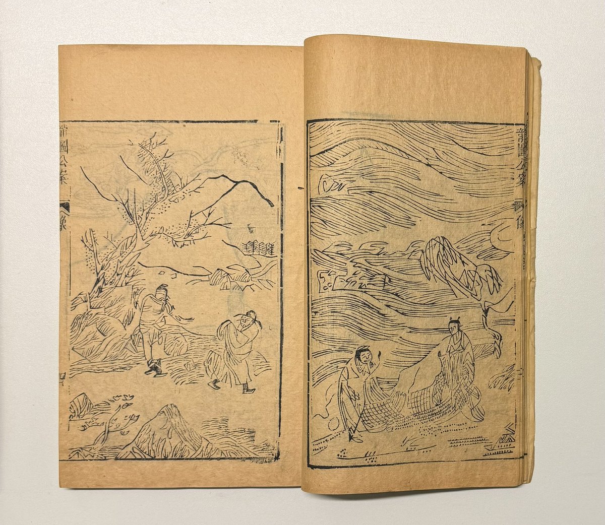 CiaoCiaota's tweet photo. As I always enjoy depictions of waves in Chinese prints, I want to share two more water-themed works from the 龍圖公案. The water appears quite stormy and dangerous in this print. (1/2)
#ChinaBooks #Sinology https://t.co/FMwFoI7ZnJ