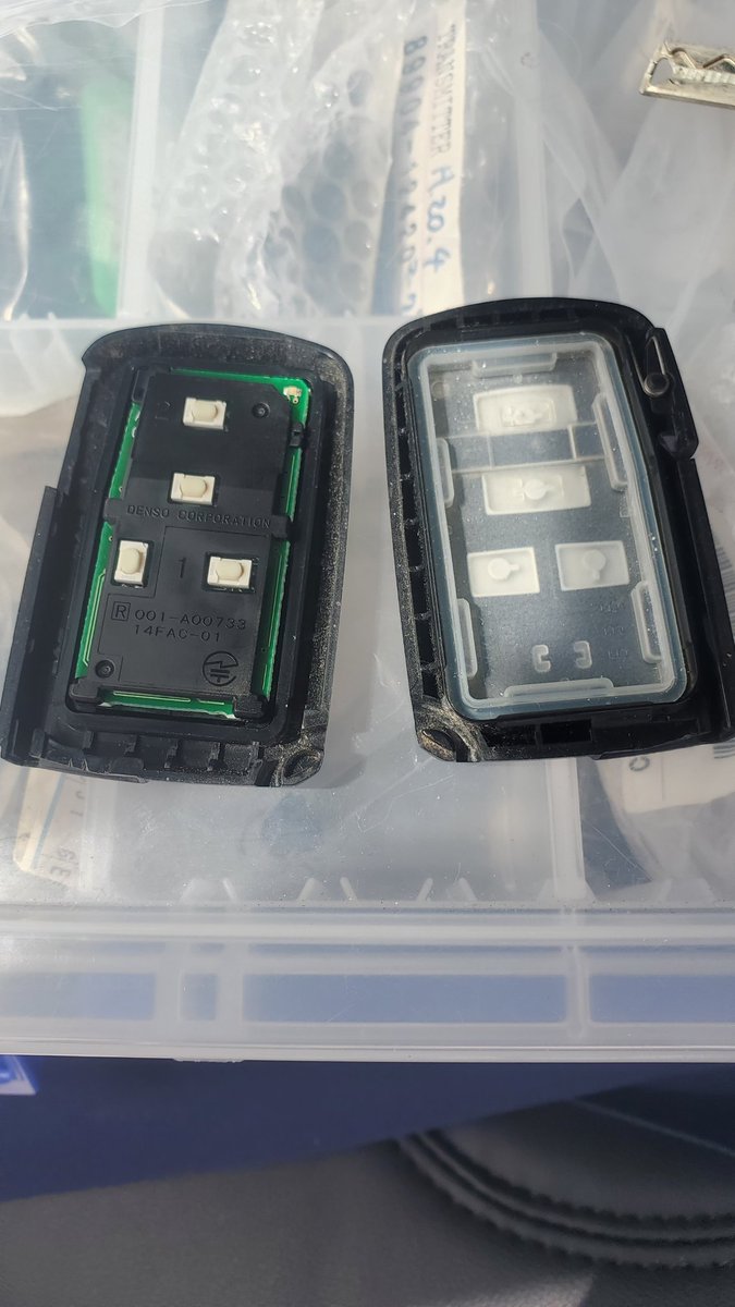acelockservice's tweet photo. トヨタ ZRR80 ヴォクシーのスマートキー追加登録作業

#トヨタ
#ZRR80
#ヴォクシー
#前期
#スマートキー追加登録
#スマートキー全紛失も対応
#近くのカギ屋
#出張サービス専門カギ屋
#スマートキー増やしたい
#スマートキー失くした
#在庫あり
#その場で登録する https://t.co/nj7IYUid74