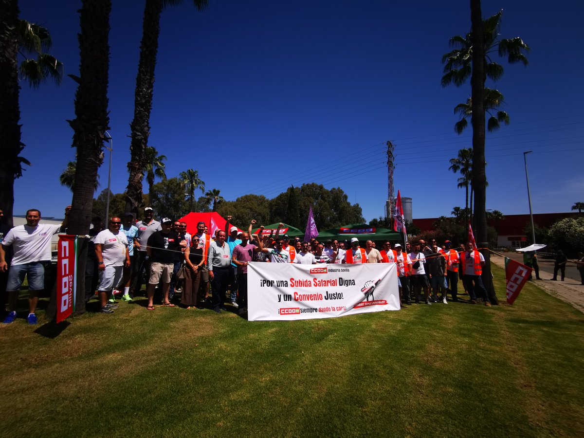 asiccoose's tweet photo. 📢Seguimos reivindicando el mantenimiento del poder adquisitivo para la plantilla de #Rendelsur 

ℹ️Estás personas son las protagonistas de los altísimos beneficios de la empresa

🗣️Nos escucharán hasta que se sienten a negociar‼️ https://t.co/Gcj52WyS5t