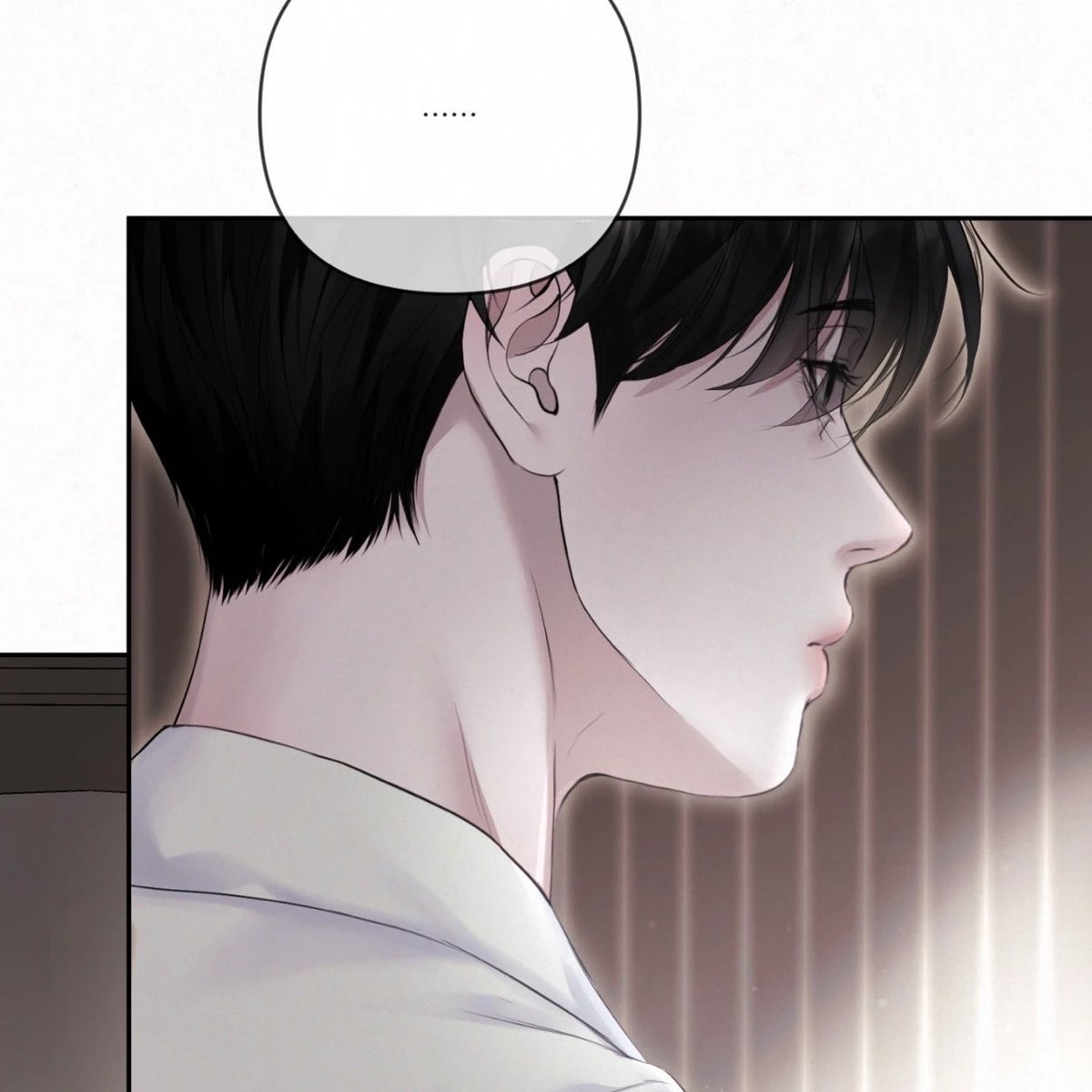 daifuunyang's tweet photo. novel detail
.
.
.
.
.
.
.
.
.
.
.
.
.
.
.
.
.
.
.
.
.
ทวิตนี้ยาวนิดนึง(ไม่นิด) เพราะค่อนข้างชอบ tension ของตอนนี้มากกก(ชอบนะ แต่นั่งอ่านแล้วซึมแทนน้อง ฮา) ชวนวิเคราะห์สิ่งนี้ละกัน จะเป็นความคิดของฝั่งน้องอีฮยอนเกี่ยวกับเหตุการณ์ก่อนหน้าที่เกิดขึ้น พอน้องอีฮยอนรู้ตัวว่าตัวเองมีใจให้เว่ยคุนแล้วจริงๆ ทำให้น้องคิดเยอะมากกว่าเดิม แบบเยอะจริงๆ แต่ชอบตรงที่มันเป็นความคิดที่แทบไม่เข้าข้างตัวเองเลย และน้องจัดการอารมณ์ตัวเองได้เก่งมาก ซึ่งตอนอ่านก็รับรู้ได้ว่าความคิดเยอะและความผิดหวังต่างๆของน้องแทบไม่ได้ถูกแสดงออกมาให้เว่ยคุนเห็นเลย ชอบที่น้องค่อนข้างคีพคูลกับเรื่องนี้ แบบ น้องอีฮยอนเท่มากๆเลยอะㅠㅠ แต่ในใจก็คือสงสาร เพราะเข้าใจน้องเลยว่าอย่างน้อยพอผ่านอะไรมาด้วยกันแล้วก็ต้องคาดหวังอะไรซักอย่างจากเว่ยคุนกลับมาเป็นธรรมดา แต่น้องก็คิดประมาณว่าการที่ผู้ใหญ่สองคนเปิดใจและมีคสพกับแบบ consent ไปแล้ว มันไม่ใช่เรื่องที่จะมีคนใดคนนึงผิดอะไรแบบนี้ น้องคงคิดว่าตัวเองหวังอะไรมากเกินไปอยู่ฝ่ายเดียว🥺 ละคสพของทั้งสองคนมันยังไม่มีคำนิยามที่แน่ชัดอะ แล้วเราที่รู้สึกรักเค้าไปแล้วเงี้ย..
((แต่เดะจะมีวิเคราะห์ฝั่งเว่ยคุนด้วย!! อย่าเพิ่งฟาดหลังลูกเขยสุดหล่อคนนี้😂😂😂))

น้องมองว่าสิ่งที่เว่ยคุนทำให้ทุกอย่างในตอนนี้เป็นฟีลสิ่งที่ทำไปตามมารยาทของคนที่ผ่านวันไนท์มาด้วยกันมากกว่าการมอบความใส่ใจหรือความทะนุถนอมในแบบคนรัก แบบไม่ได้คิดเข้าตัวเองอะไรเลยจริงๆ ทั้งเรื่องดูแล เตรียมอาหารให้ เปลี่ยนไฟล์ทบิน เอารถมารับ ซึ่งทุกอย่างมันก็หรูหราตามความหนักของกระเป๋าเว่ยคุน คือน้องก็รู้สึกขอบคุณแหละ แต่ความหรูที่มันขัดกับวิถีชีวิตปกติทำให้น้องรู้สึกอึดอัดแทนไรงี้ แต่ใดๆคือในใจน้องก็ยังเป็นห่วงเว่ยคุนอยู่ด้วยTT เพราะก่อนหลับไปก็เห็นพี่เค้าดูตระหนกๆ แถมตื่นมาก็ยังเห็นพวกของพวกคอมอะไรวางทิ้งไว้อยู่ น้องที่นอนหลับสนิทเลยคิดว่าพี่เค้าคงพยายามทำอะไรให้เงียบที่สุดเพื่อไม่ให้ตัวเองตื่น ละก็เป็นห่วงว่าเว่ยคุนจะได้นอนบ้างมั้ยนะ โฮร((แสนดีมากลูกแม่😭)) 

แล้วการที่พี่เค้าคอยบอกว่าขอโทษๆ สำหรับน้องอีฮยอนคือมันไม่ใช่เรื่องที่เว่ยคุนต้องมาบอกเลยด้วยซ้ำ🥺เพราะอย่างที่บอกว่าทุกอย่างเกิดขึ้นเพราะทั้งสองคนอยากทำด้วยกันเอง ถ้าเป็นไปได้ก็ไม่ได้อยากยินคำขอโทษแล้วไรงี้ ซึ่งน้องก้คีพคูลกับสิ่งนี้เหมือนกัน แบบถึงเว่ยคุนจะพูดจะถามเรื่องสภาพร่างกายน้องยังไงน้องก็จะไม่เป็นไรๆตลอด ค่อนข้างรู้สึกว่าแบบ เว่ยคุนนิ่งมา น้องก็นิ่งกลับ อาจจะเป็นเหตุผลที่ทำให้เว่ยคุนบอกว่าน้องเป็นคนเข้มแข็ง คิดว่าจะอ่อนไหวจะตระหนกมากกว่านี้แท้ๆ ในตอนนั้นสำหรับน้องอีฮยอนคำพูดนี้อาจจะเป็นหนึ่งในเหตุผลที่ทำให้น้องคิดว่าเว่ยคุนไม่ได้คิดอะไรกับสิ่งที่เกิดขึ้นเลย แบบมีตัวเองที่คิดเยอะอยู่ฝ่ายเดียว ละคงเป็นคำพูดที่พี่เค้าพูดออกมาแบบสื่อลึกๆว่าสิ่งที่เกิดขึ้นมันจะไม่ได้ไปกระทบอะไรกับเรื่องที่น้องจะกลับมาวาดรูปรึป่าว((อันนี้จากการตีความส่วนตัว)) ฟีลแบบ ทั้งๆที่เมื่อคืนยังพูดจาหวานหูใส่กันอยู่เลยยย พอวันถัดมาทำไมเปลี่ยนไปแบบนี้😭😭 ((แต่อย่าเพิ่งดีดอาเว่ย!! ฮาา))

ซึ่งสำหรับเราความคิดน้องเมคเซ้นทุกอย่างนะ มองเว่ยคุนในเลนส์น้องอีฮยอน พี่เค้าคือคนที่เพอร์เฟค เพรียบพร้อมทุกอย่าง ฟีลอยู่สูงกว่าเรามากๆๆๆอะ การที่จะมาสนใจหรือรู้สึกอะไรกับเบต้าธรรมดาคงเป็นไปได้ยากอยู่แล้ว แต่ถ้ามองดีๆคือพี่เค้าใส่ใจน้องมากกกกกๆๆ สำหรับนี่คือพี่เค้าดูแลดีแบบ ถ้าไม่ติดเรื่องสีตาคงแบกน้องไปอาบน้ำ แต่งตัวให้ นั่งป้อนข้าว อุ้มขึ้นรถขับไปส่งไรงี้เองแล้ว(ฮา) พี่เค้ากำลังปฏิบัติกับน้องแบบที่ยกให้น้องเป็นคนพิเศษจริงๆนะ คือไม่ได้เย็นชาเพราะจะปฏิเสธอะไรน้องเลย แต่แค่ทำตัวไม่ถูก แพนิคคิดเย้อะไม่แพ้กับน้องอีฮยอนเลยจริงๆ แต่ใดๆคือรู้สึกว่าสองคนนี้เหมือนกันมากในด้านนิ่งมานิ่งกลับจริงๆนะ53535555 พอเว่ยคุนเห็นน้องนิ่งแบบนี้ก็คงคิดแหละมั้งว่ามีแต่ตัวเองคนเดียวรึป่าวที่ว้าวุ่นขนาดนี้ สรุปให้ว่าว้าวุ่นทั้งสองคน แต่ยังไม่เปิดใจคุยกัน เนี่ยแหละน้า อะไรใหม่ๆ ครั้งแรกก็แบบนี้แหละ เดี๋ยวพอได้รักกันก็กินแส้บกินนัวกันยาวๆ🤣

((ทั้งหมดนี้เปนการอ่านแล้วมาวิเคราะห์ของพ้มเอง ถ้ามีผิดพลาดตรงไหนแย้งเตือนกันได้เบยฮับ🥺 งมแปลเกาเปนอิ้งมาอีกที หรือใครมีอะไรน่าวิเคราะห์มาเม้ากันได้้้!!))