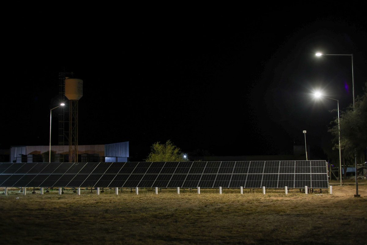 QuintelaRicardo's tweet photo. Pusimos en funcionamiento mil metros de iluminación led en el Camino del Peregrino, para dar tranquilidad y seguridad a quienes transitan la zona. 

Con mucho esfuerzo seguimos llevamos obras a cada zona de la provincia, por que para nosotros, hacer obras que mejoren la calidad de vida de los riojanos y riojanas es una inversión y no un gasto, es cumplir con nuestro compromiso de trabajar cada día por una provincia mejor.