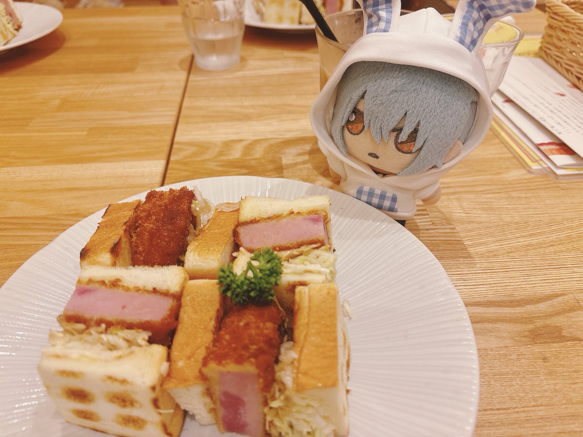 cyan09_'s tweet photo. うまかったかけんじゃさん？
ところで明日は3食魔法舎でくうよな？ https://t.co/KeNvIMNIOE
