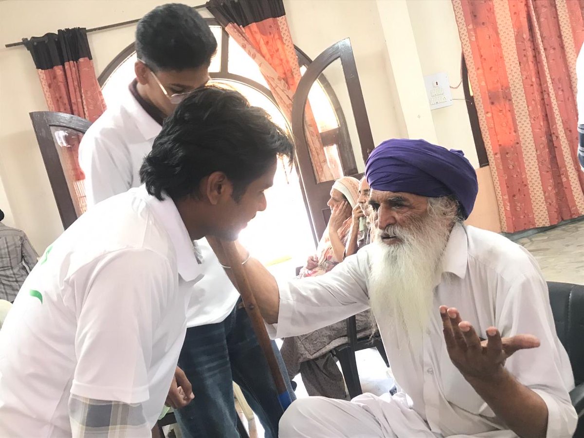 YuvaTarn's tweet photo. माई भारत, तरनतारन के स्वयंसेवकों ने वृद्धाश्रम, तरनतारन में अनुभवात्मक शिक्षण कार्यक्रम में सक्रिय भागीदारी की,कार्यक्रम के दौरान स्वयंसेवकों ने वृद्धजनों के साथ समय बिताया, उनकी जीवन यात्राओं को सुना।
@MYBharatHQ @mansukhmandviya @YASMinistry @mybharatPbChd https://t.co/V7hZIkrlWj