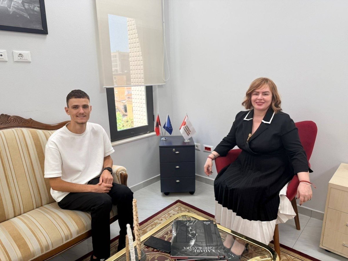 AKDiaspores's tweet photo. Në kuadër të forcimit të bashkëpunimit institucional në mbështetje të rinisë shqiptare dhe diasporës, Drejtoresha Ekzekutive e AKD zhvilloi një takim me Kryetarin e KKR, me fokus rritjen e bashkëpunimit institucional.👇

https://t.co/JGFfrYMsAT

#DiasporaShqiptare #AKD #AKR #KKR https://t.co/JLpKJCauvu