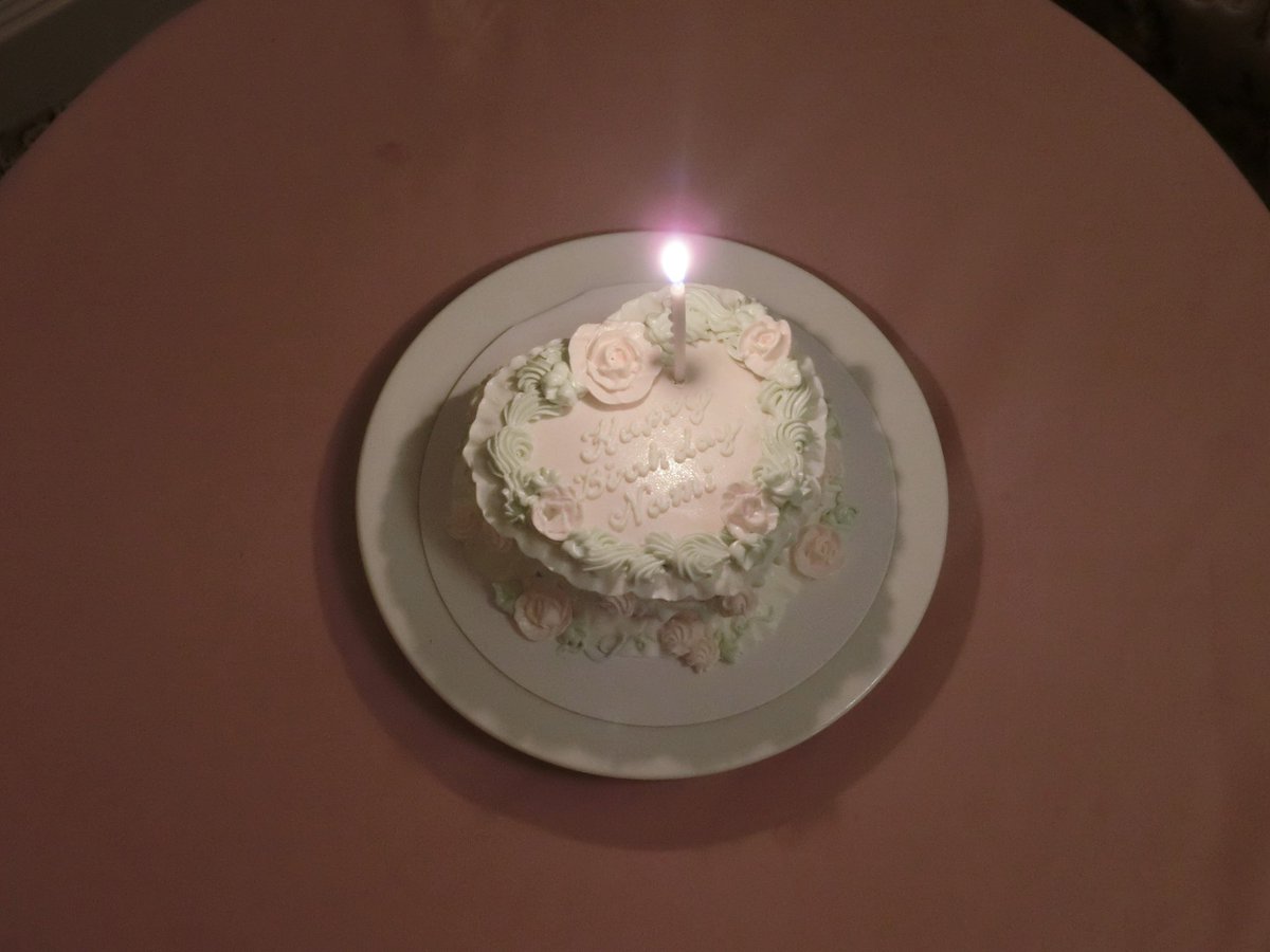 nami___grm's tweet photo. お友達とお誕生日ホカンスで羽を背負ったよ🪽🤍🎂🍨 https://t.co/IlwWw0YOG3
