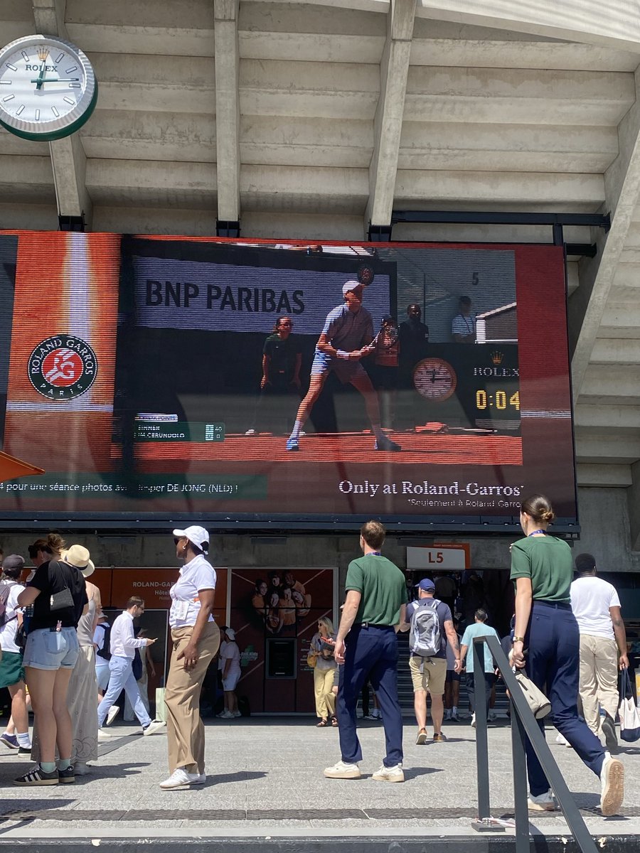 Simo_Tosc's tweet photo. Chiedimi se sono felice 🤩#rolandgarros https://t.co/5YndwJaSPn