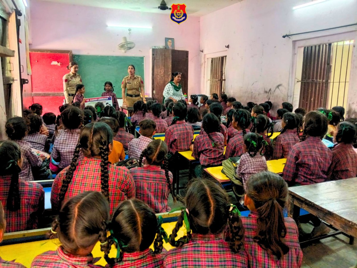 Ludhiana_Police's tweet photo. ਕਮਿਸ਼ਨਰੇਟ ਪੁਲਿਸ ਲੁਧਿਆਣਾ ਦੀ PPMM ( ਮਹਿਲਾ ਮਿੱਤਰ) ਟੀਮ ਵੱਲੋਂ ਸਰਕਾਰੀ ਪ੍ਰਾਇਮਰੀ ਸਕੂਲ, ਸੁਖਦੇਵ ਨਗਰ ਅਰਬਨ ਸਟੇਟ ਫੋਕਲ ਪੁਆਇੰਟ ਵਿੱਚ ਬੱਚੀਆਂ ਲਈ “ਸਿੱਖਿਆ ਅਤੇ ਸੁਰੱਖਿਆ” ਵਿਸ਼ੇ ਤੇ ਜਾਗਰੂਕਤਾ ਸੈਮੀਨਾਰ ਲਗਾਇਆ ਗਿਆ।
ਇਸ ਉਪਰਾਲੇ ਦਾ ਮਕਸਦ ਧੀਆਂ ਨੂੰ ਸੁਰੱਖਿਅਤ, ਜਾਗਰੂਕ ਅਤੇ ਆਤਮਵਿਸ਼ਵਾਸੀ ਬਣਾਉਣਾ ਹੈ।
#LudhianaPolice #PPMM https://t.co/l5JJ7uB0YT
