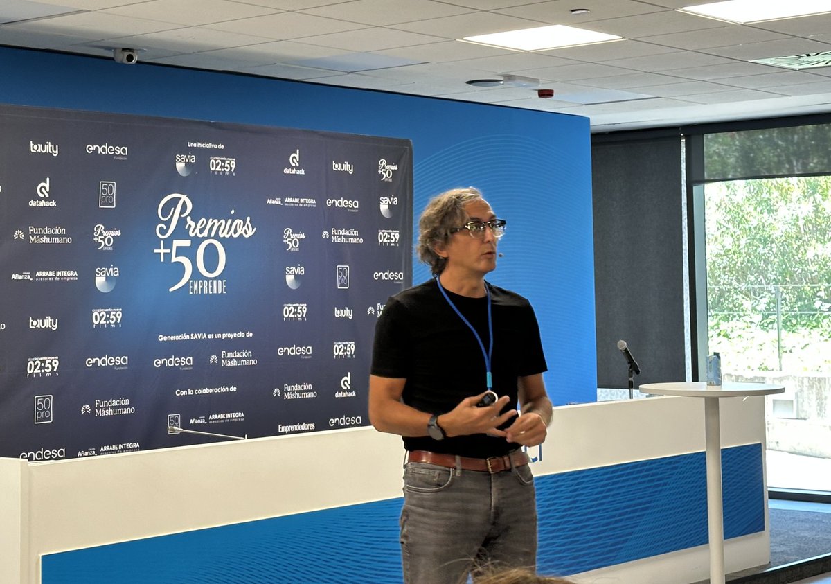 GeneracionSavia's tweet photo. Tras la ronda de pitches y, mientras el jurado delibera, @Rmiranda, Senior Advisor de EY, imparte la ponencia IA generativa y empleabilidad sénior en la VII edición de @50Premios: "La IA generativa puede convertir la experiencia acumulada en capital intelectual escalable". https://t.co/qKzybY6Ywo