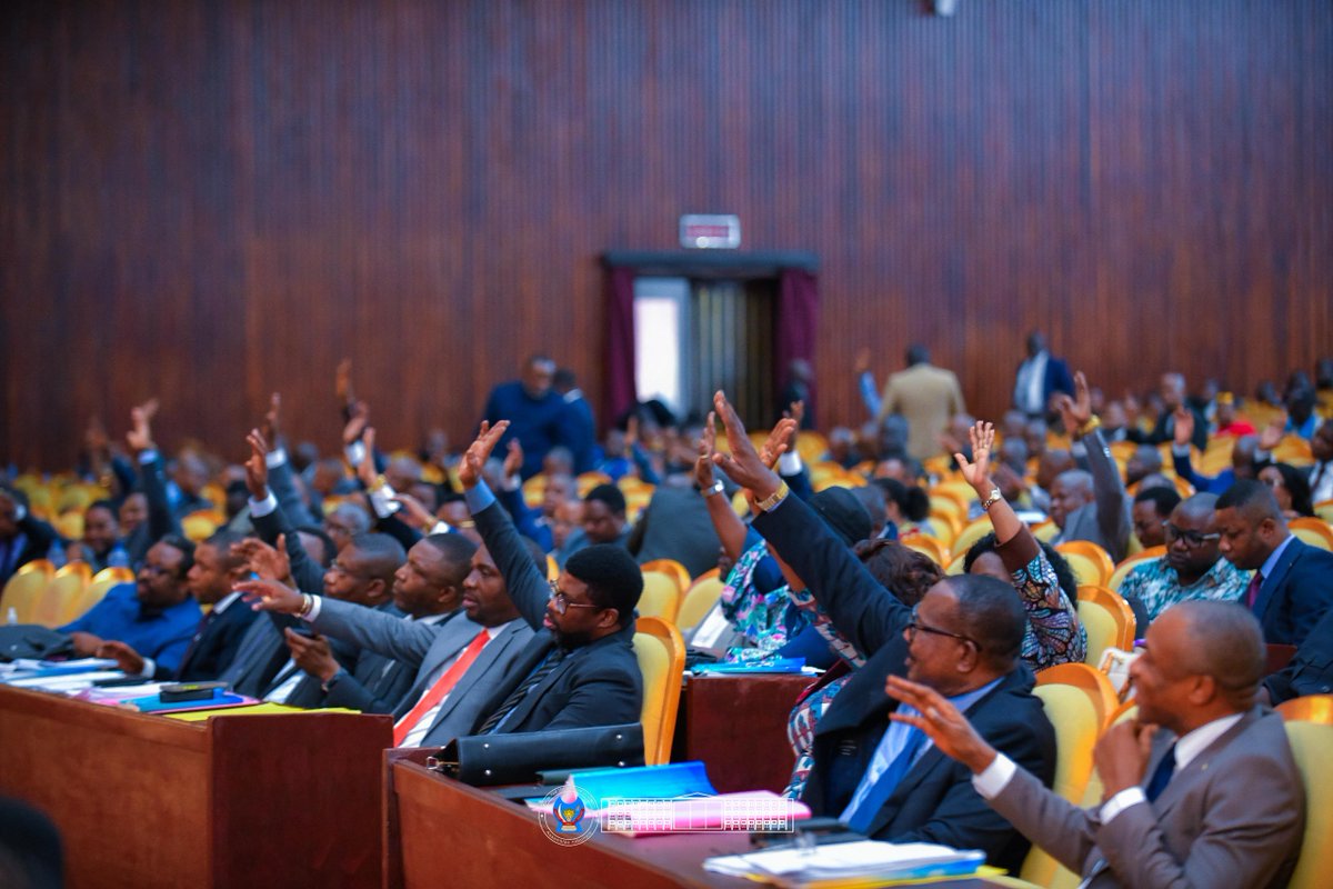 erictshikuma's tweet photo. #RDC: Lors de la séance plénière du mercredi 27 mai 2026, j’ai voté POUR la recevabilité des projets de Loi sur le contenu local et la modification de la Loi sur la sous-traitance nous présentés par le ministre @JustinKOfficiel. Une étape décisive vers notre souveraineté économique.
 
Ces réformes, attendues depuis longtemps, renforceront notre tissu économique en intégrant pleinement les Congolais dans les chaînes de valeur et en promouvant nos PME.

Je réitère ainsi mon plein engagement à contribuer à la mise en place d’un cadre juridique permettant à nos entreprises d’évoluer et d’innover, tout en garantissant une régulation efficace grâce à l’Autorité de régulation de la sous-traitance.

Ces initiatives constituent une concrétisation de la vision du Président Tshisekedi : faire de chaque Congolais un acteur de la prospérité.

À présent, place à l’examen approfondi au sein de notre commission ECOFIN & CB.

#SouverainetéÉconomique #Entrepreneuriat #PME
#ToutPourLaPatrie🇨🇩