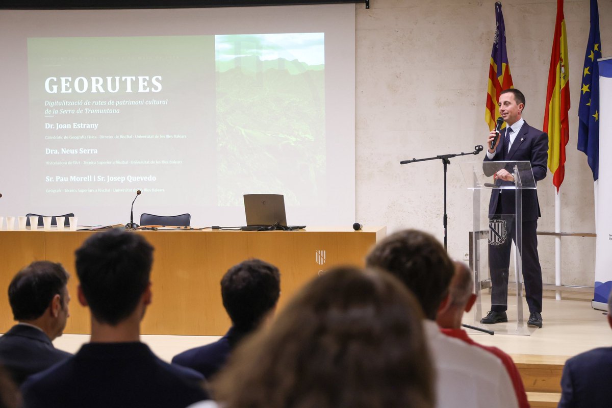 Ll_Galmes's tweet photo. Presentam amb la @UIBuniversitat el projecte GEORUTES, una iniciativa innovadora per digitalitzar i posar en valor el patrimoni cultural de la Serra de Tramuntana.

A través de l’equip de RiscBal-UIB, s’han digitalitzat 21 itineraris culturals i gairebé 200 elements patrimonials geolocalitzats, amb eines interactives i continguts en quatre idiomes per facilitar-ne l’accés tant als residents com als visitants.

Aquest projecte és una aposta clara per un model de turisme més sostenible, desestacionalitzat i respectuós amb el nostre entorn, posant la tecnologia al servei del patrimoni i del territori.