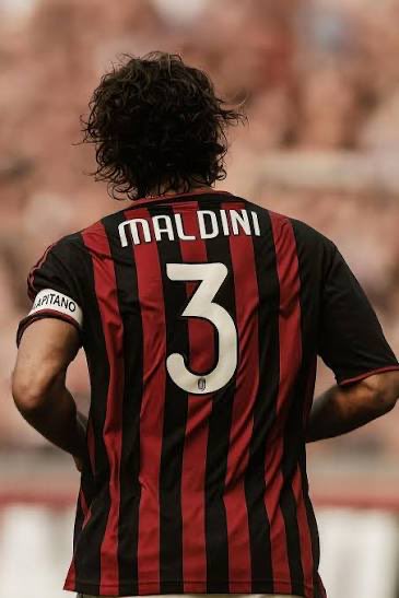 ACmansourr's tweet photo. خيانة الملوك تجلب اللعنه على الممالك 

Paolo Maldini 💔 https://t.co/38Okl0IVQT