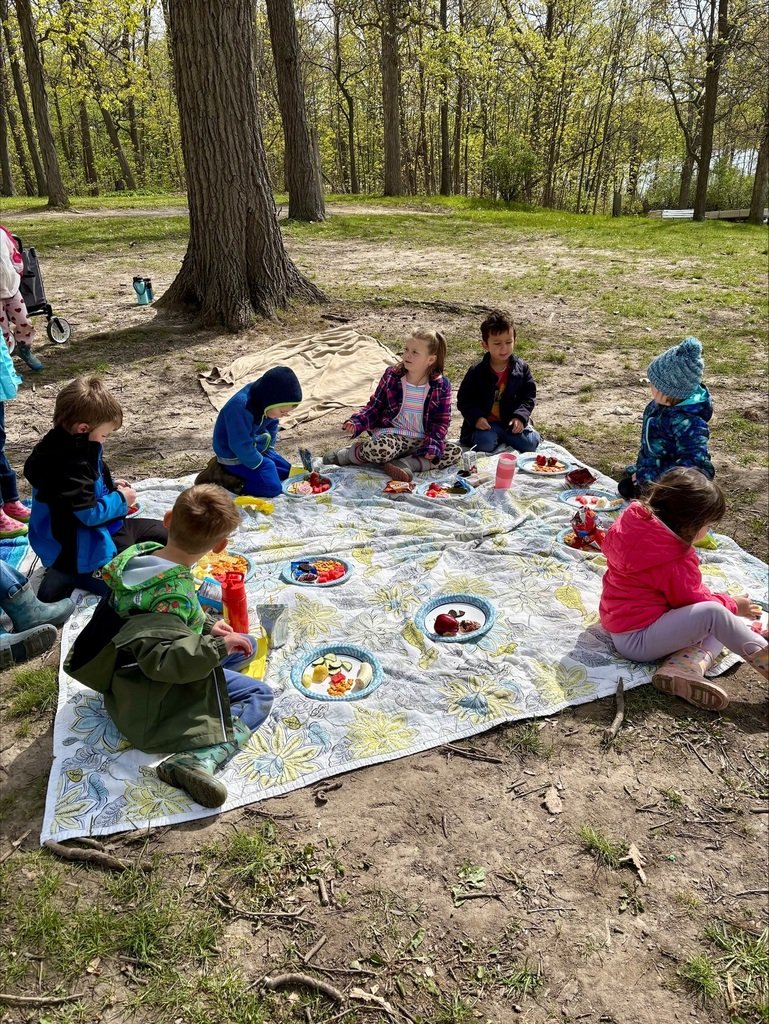 LFCSBlueDevils's tweet photo. 💙⚓🧺Ms. Kristy &amp; Ms. April’s class had the best final day of camp! From hiking to the lake and rolling down the hill to dancing with friends and sharing a picnic, our preschoolers made sweet memories together!🧺⚓💙 #LFLeads #ProudtobeBLUE https://t.co/UgzEbPcaZZ