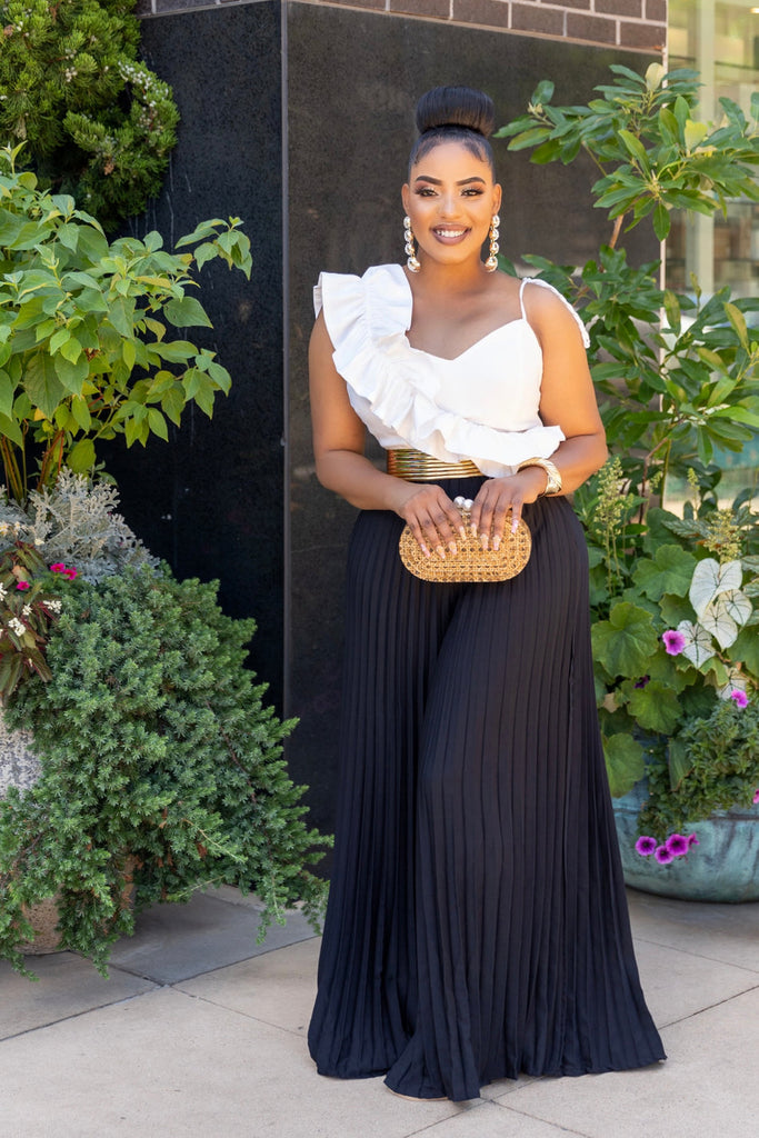 StyleURCurves's tweet photo. Check out this product 😍 Cami Asymmetrical Ruffle Detail Pleated Bottom Jumpsuit 😍 
Starting at $13.55. 
Shop now 👉👉 https://t.co/qEOVMum80I

#plussize #fashion #curves #curvy #style #inspo https://t.co/ZE8MlS3E5r