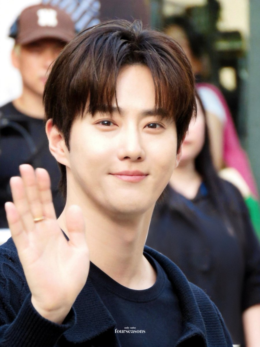 fourseasons522's tweet photo. 260528 발렌타인X말본 팝업스토어

#수호 #김준면 #SUHO #金俊勉 #スホ https://t.co/lKkDXhFUP2