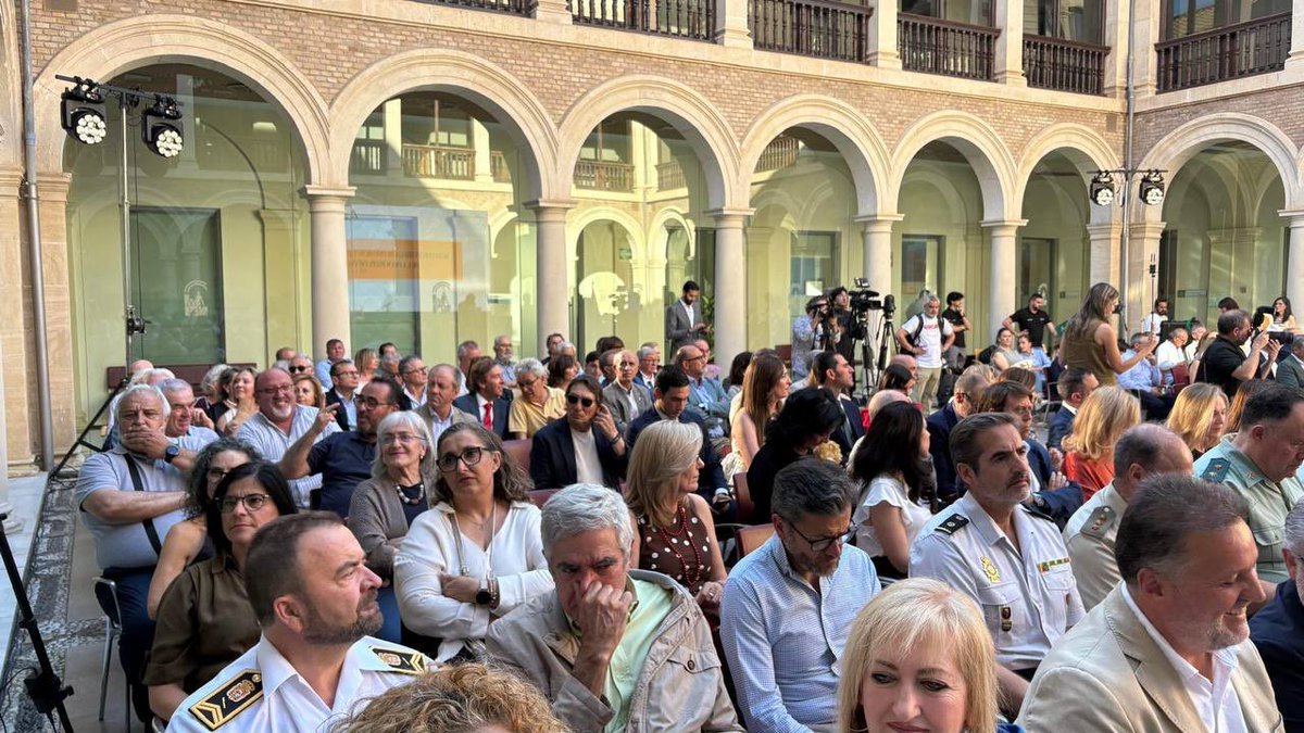 ASOGRA_'s tweet photo. III Edición de los Premios Taurinos de la Provincia de Granada, celebrados en la Delegación del Gobierno @JuntaGranada, en un acto accesible en Lengua de Signos Española (LSE).

Un grupo de personas sordas pudo disfrutar y participar plenamente en esta celebración gracias a la accesibilidad del evento.

Enhorabuena a todas las personas premiadas.
