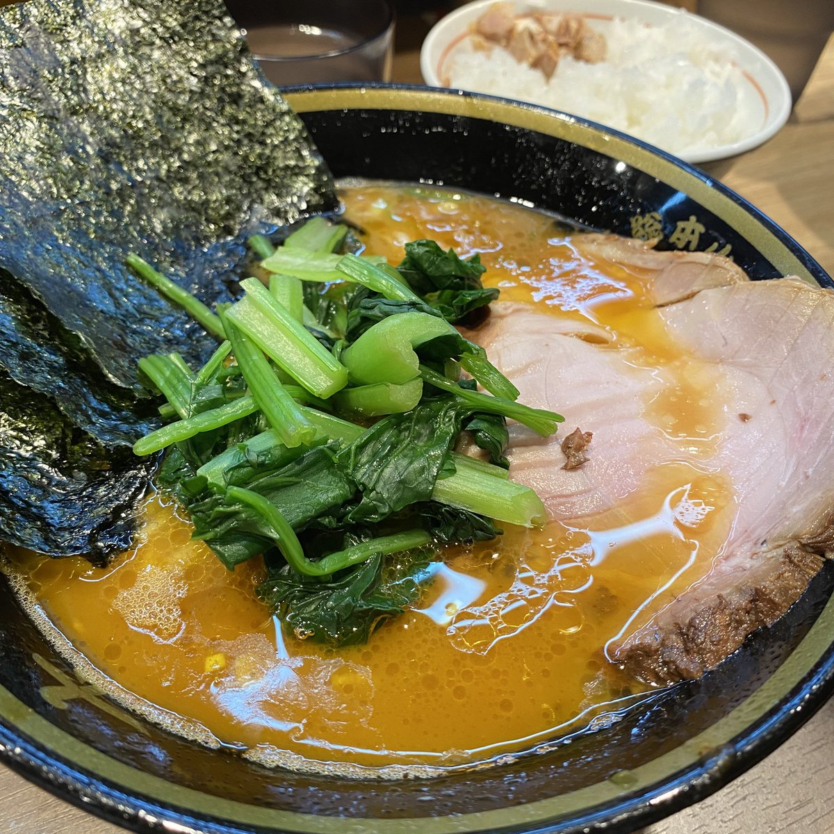 カラス tweet media