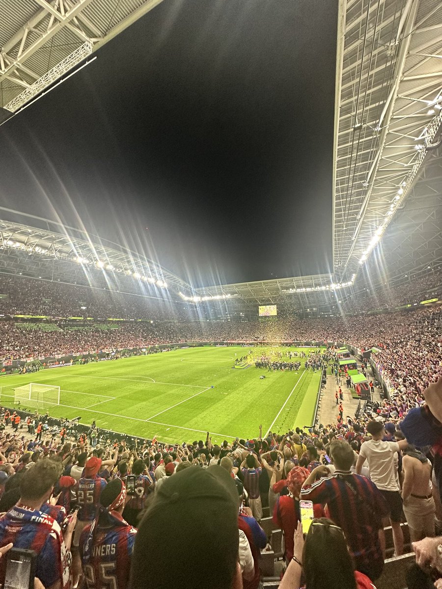 JaredAGray's tweet photo. Crystal Palace. Gargantuan football institution. 🏆 https://t.co/o0YxESBLpr