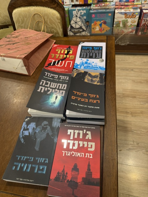 JoeFinder's tweet photo. Signing my books in Hebrew! https://t.co/axWhywFXEO