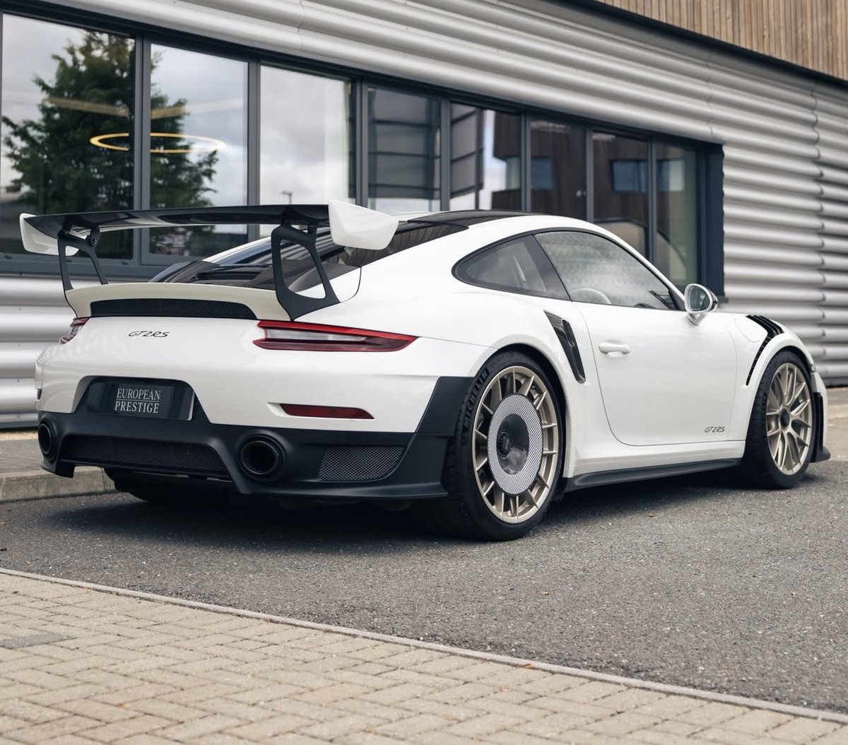Porsche Club tweet media