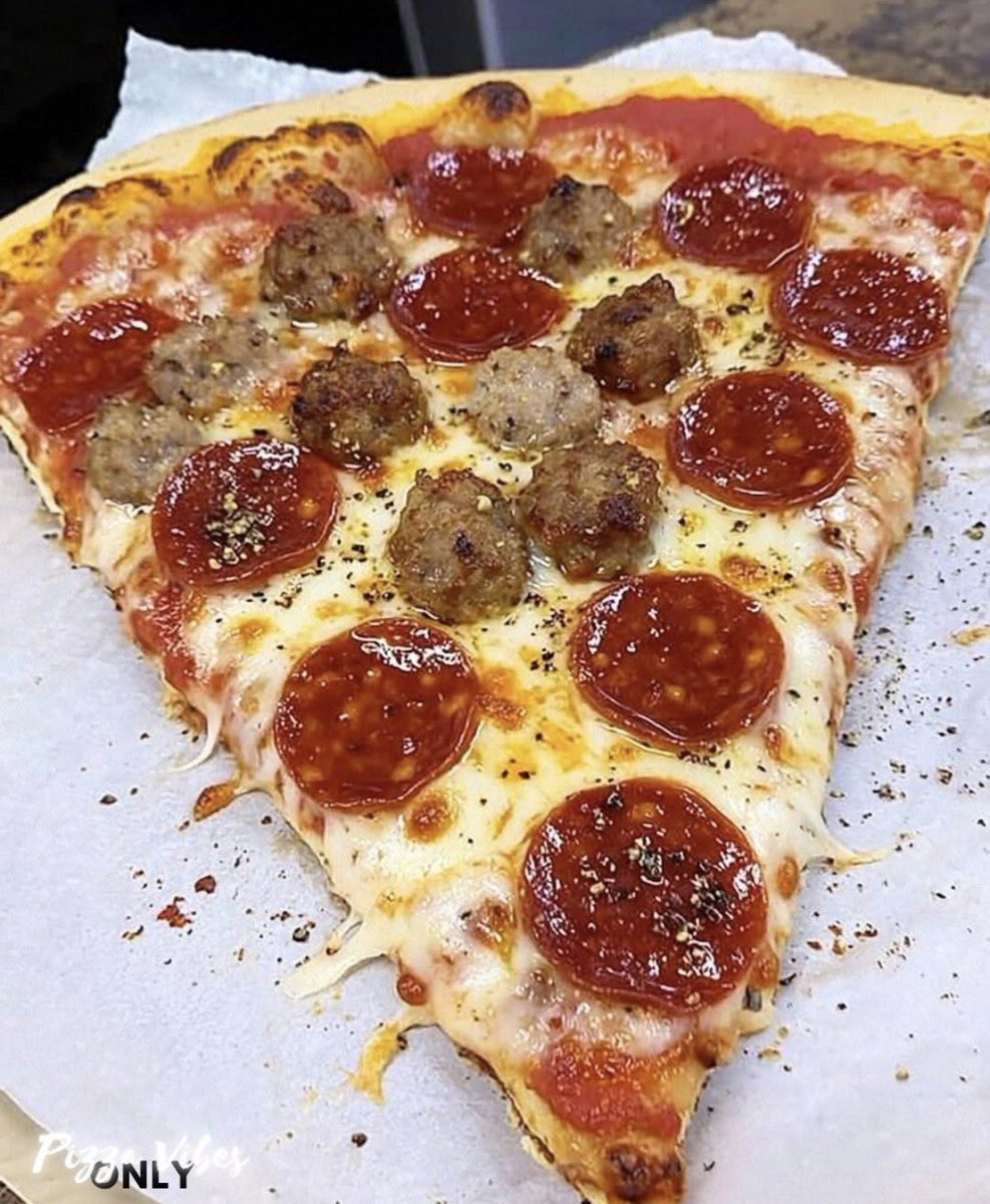 FoodPleaser's tweet photo. Pepperoni Sausage Pizza 🍕 https://t.co/3wCWMKIKYN