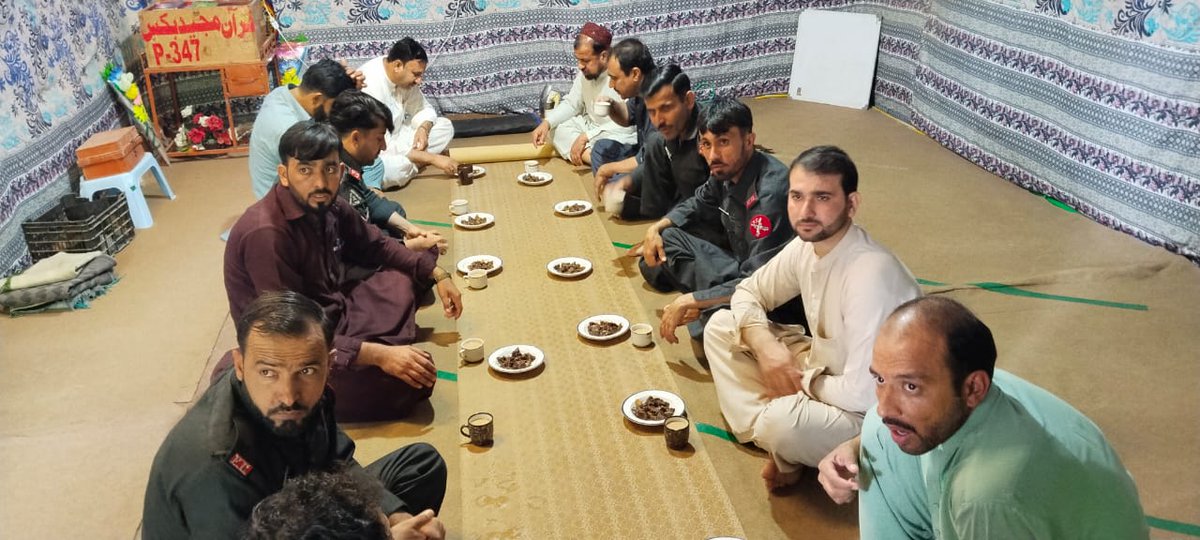 GermanyinPAK's tweet photo. Happy to share that the FC guards outside our Embassy celebrated Eid together and enjoyed a meal from the sacrificial animal provided to them.

Sharing joy, gratitude and togetherness  🌙✨ https://t.co/sKb9DQXDU9