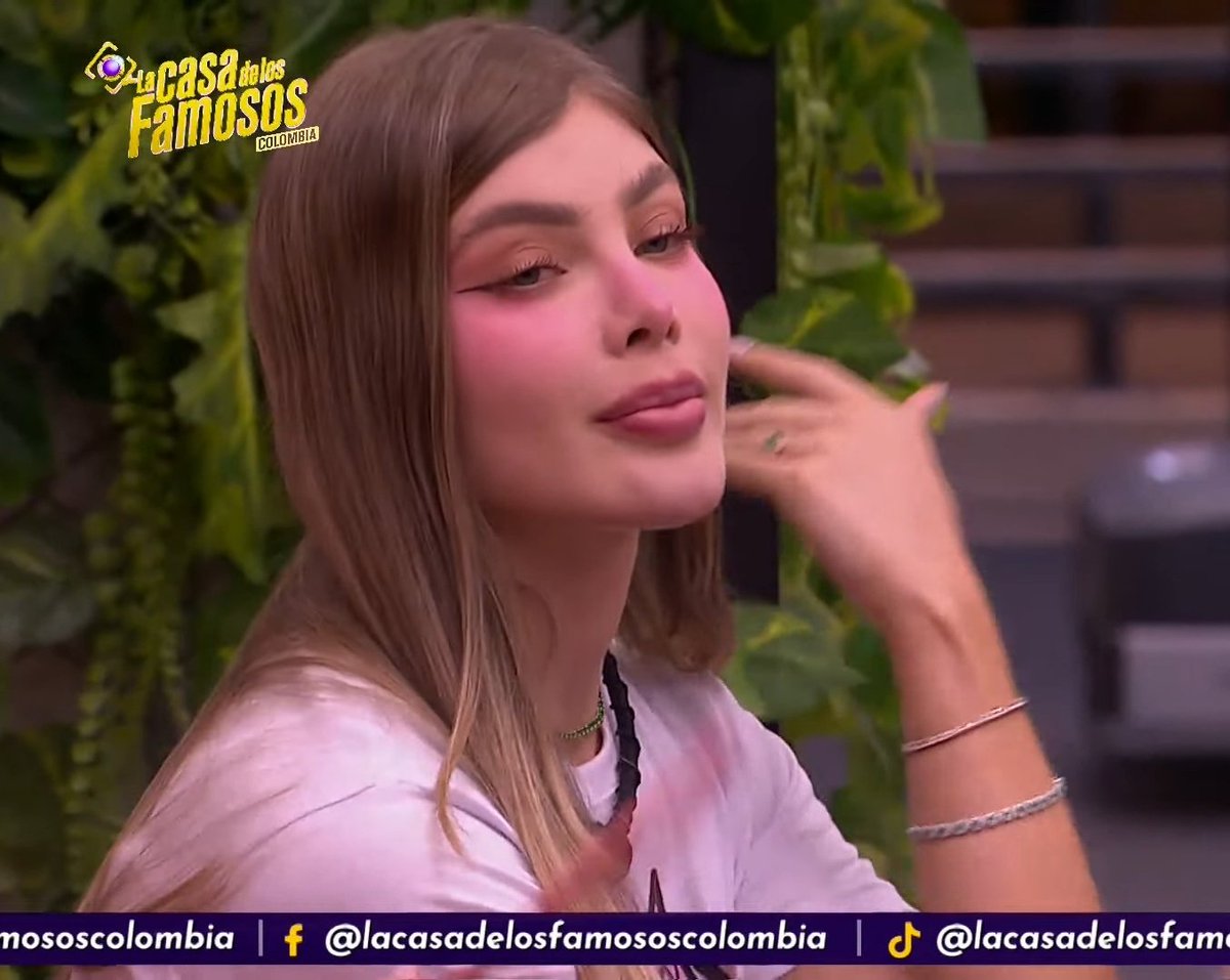 VonBrainstormPD's tweet photo. Si el reality no quiere terminar de hundirse (más de lo que está) debería ganar Valentino, porque ha sido el único de los 4 que sabe lo que es un REALITY SHOW y se ha currado el contenido para ello.
#LaCasaDeLosFamososCol3 https://t.co/RhRbS5WFBM