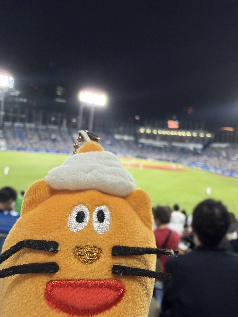 genpoudou's tweet photo. 今日は神宮球場へ。
ヤクルトVSライオンズ。

最終回、がんばれ！

#やさしさパークタウン
#やさぬい
#やさパー https://t.co/iKSAcKN6KK